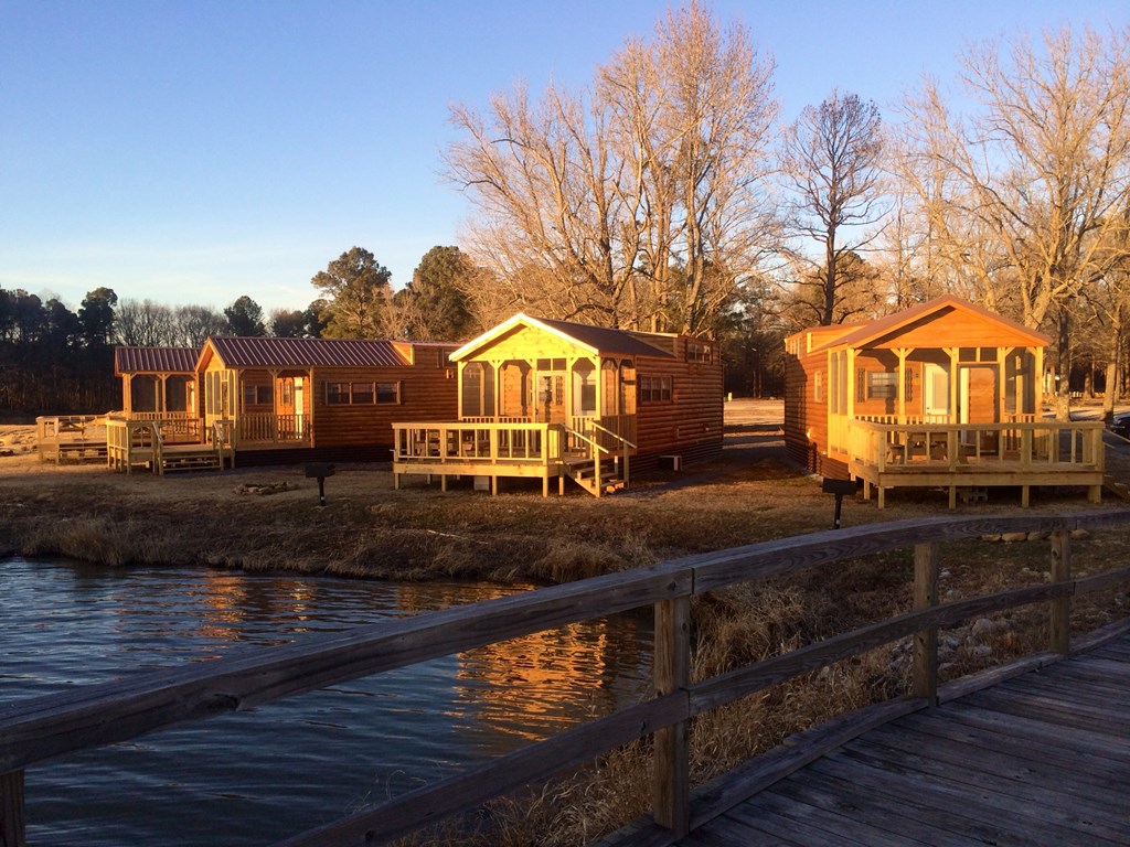 Deluxe Cabins at Starkville KOA Holiday