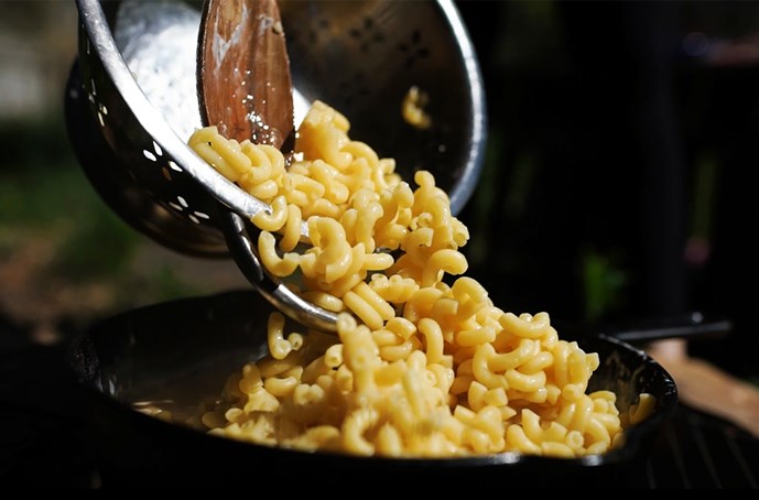 Make Campfire Mac and Cheese