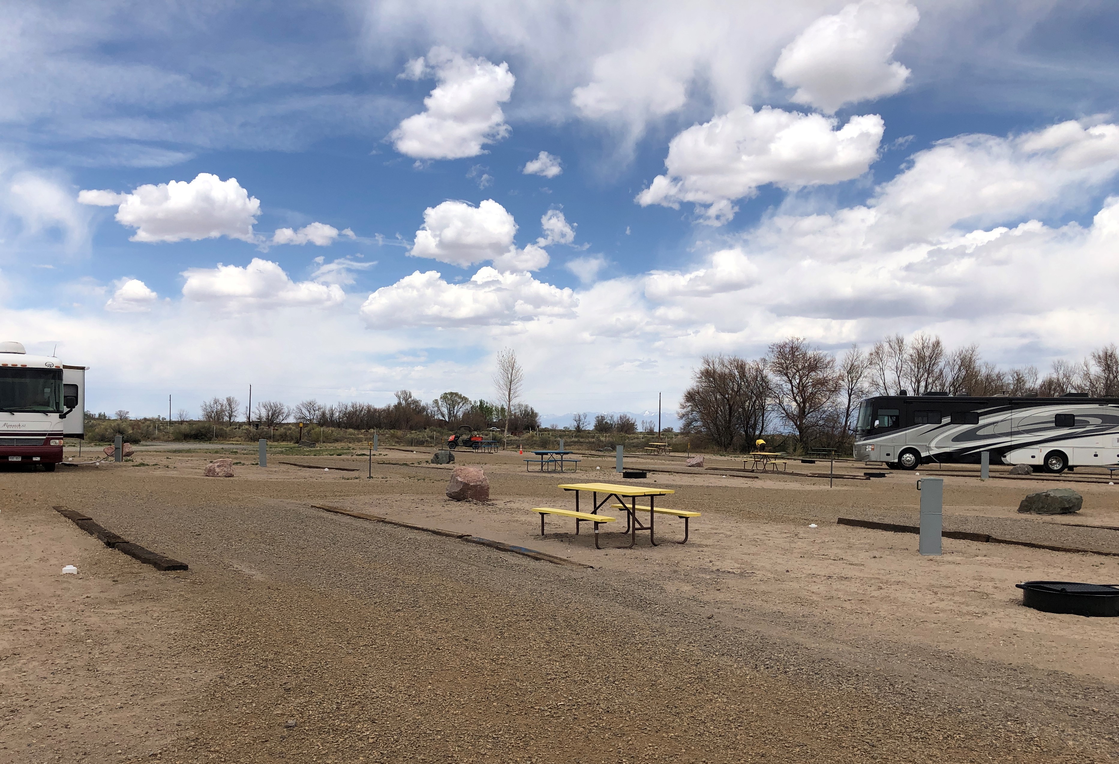 Easy access 50 full hook up RV site