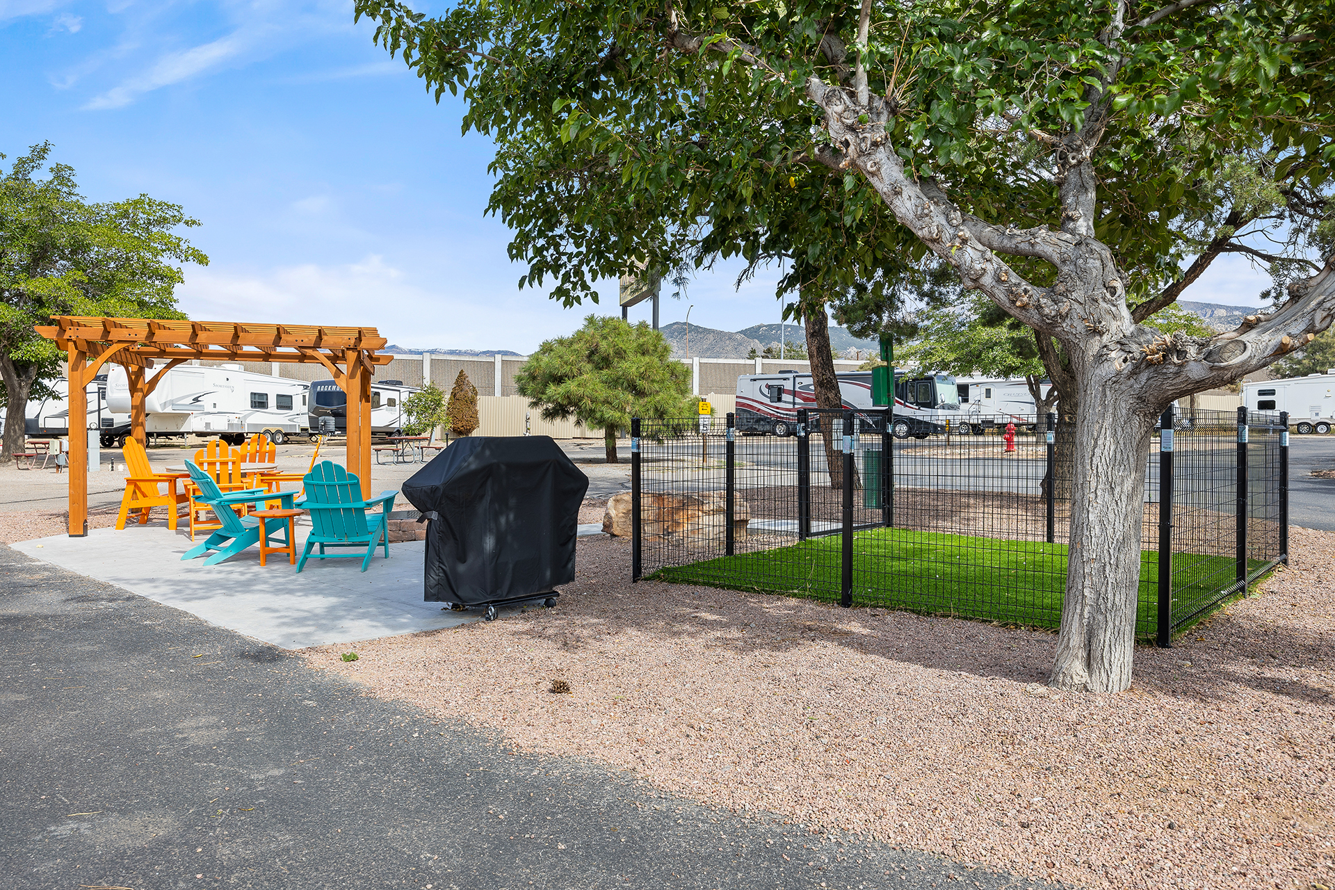 RV 97, Pull-Thru 50/30 AMPS FHU KOA Patio® & KOA Paw Pen with Pergola