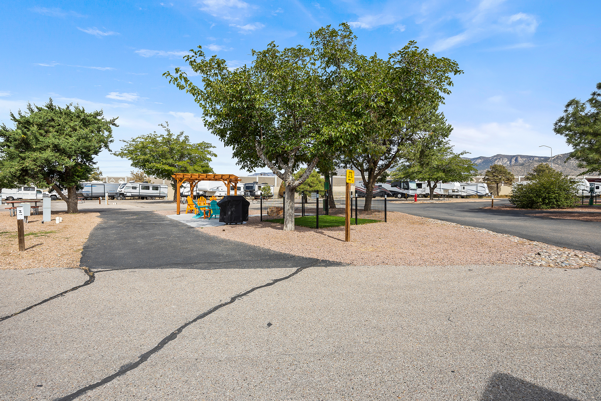 RV 97, Pull-Thru 50/30 AMPS FHU KOA Patio® & KOA Paw Pen with Pergola