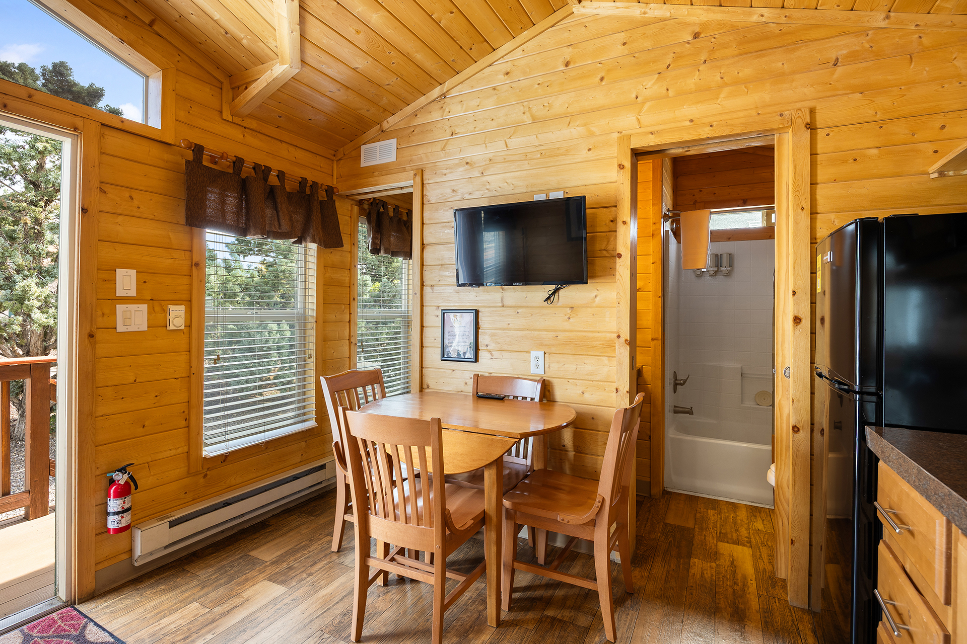 KL04 - Deluxe Cabin, 2 Room with Patio (Full Bath with Tub & Shower) – Sleeps 6