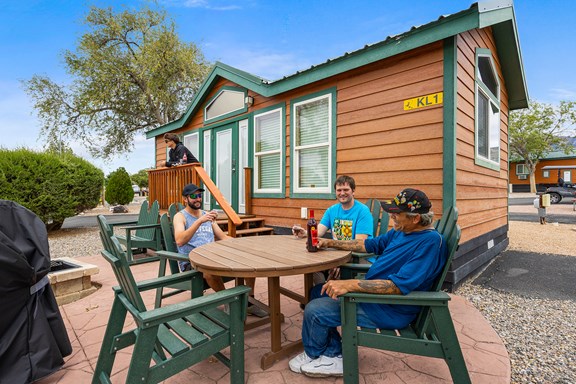 Deluxe Cabin, 2 Room (Full Bath with Tub & Shower) – Sleeps 6