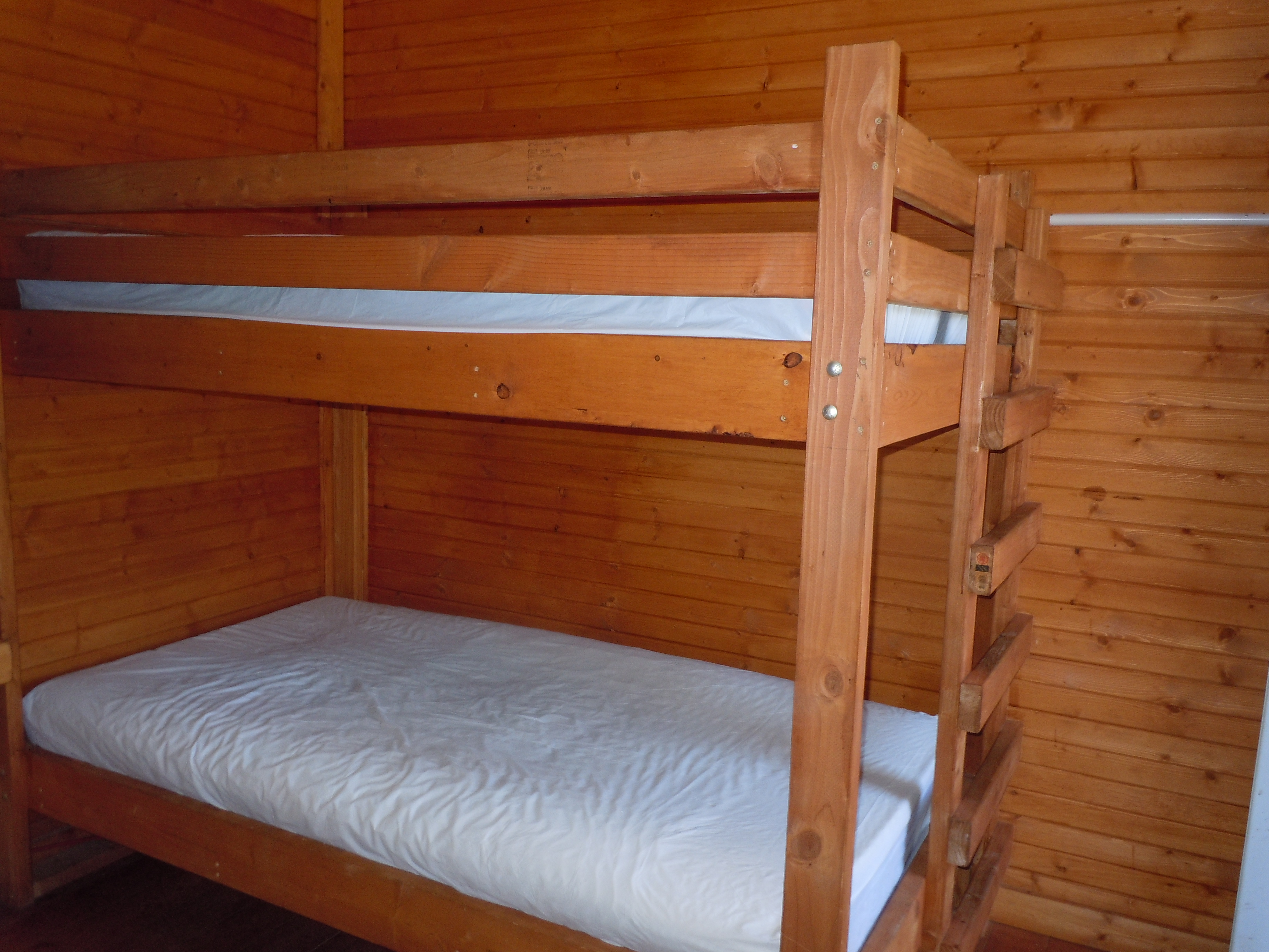 Rustic Cabin Twin Bunkbed