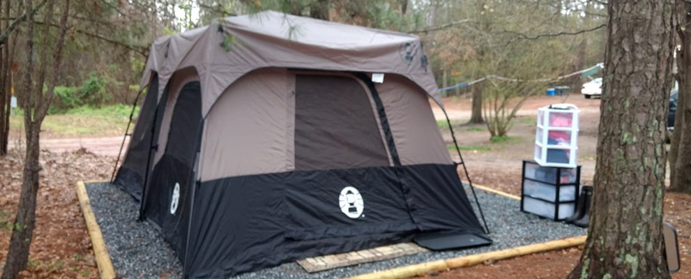 Premium Tent Site with 16x16 Tent Pad, Switchable On/Off light, Receptacle, Water and Picnic Table with Umbrella