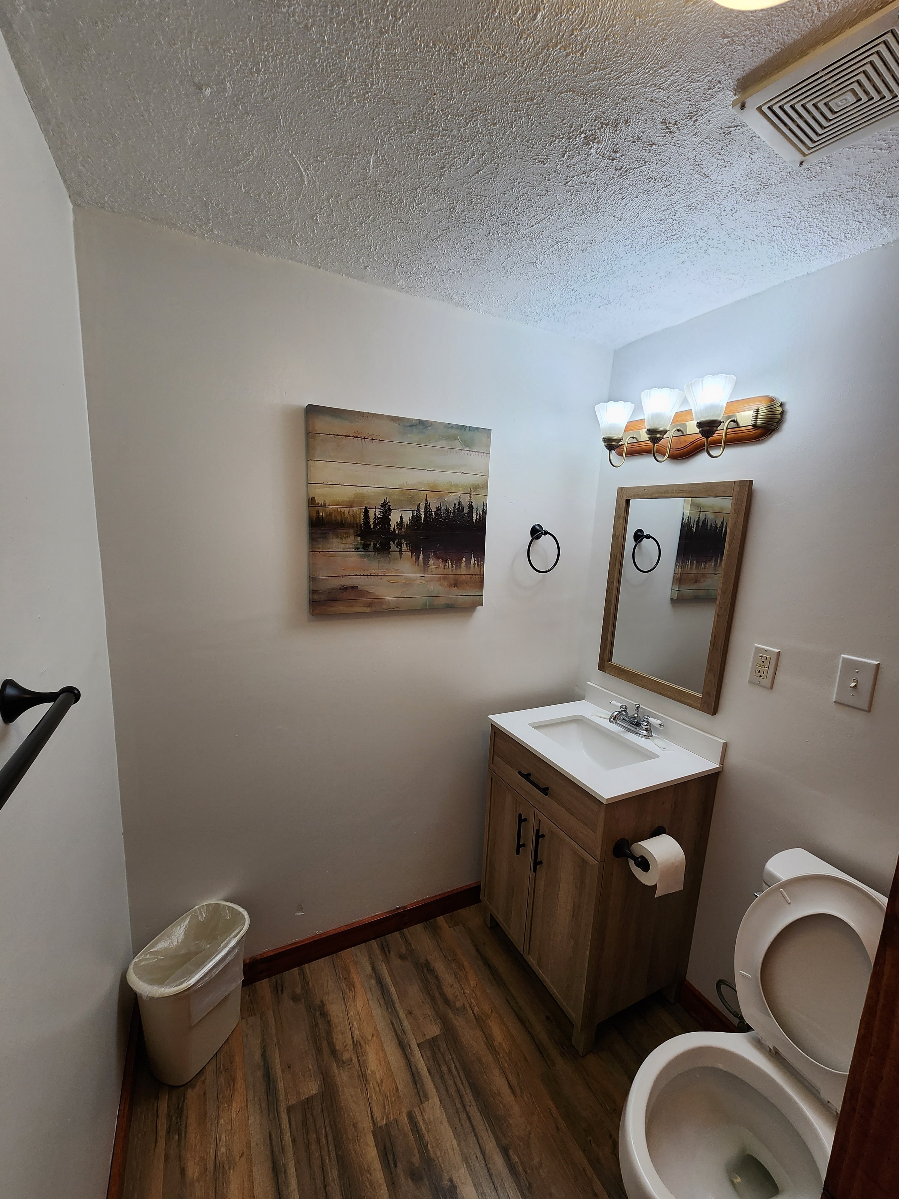 C03 Deluxe Cabin Bathroom -1