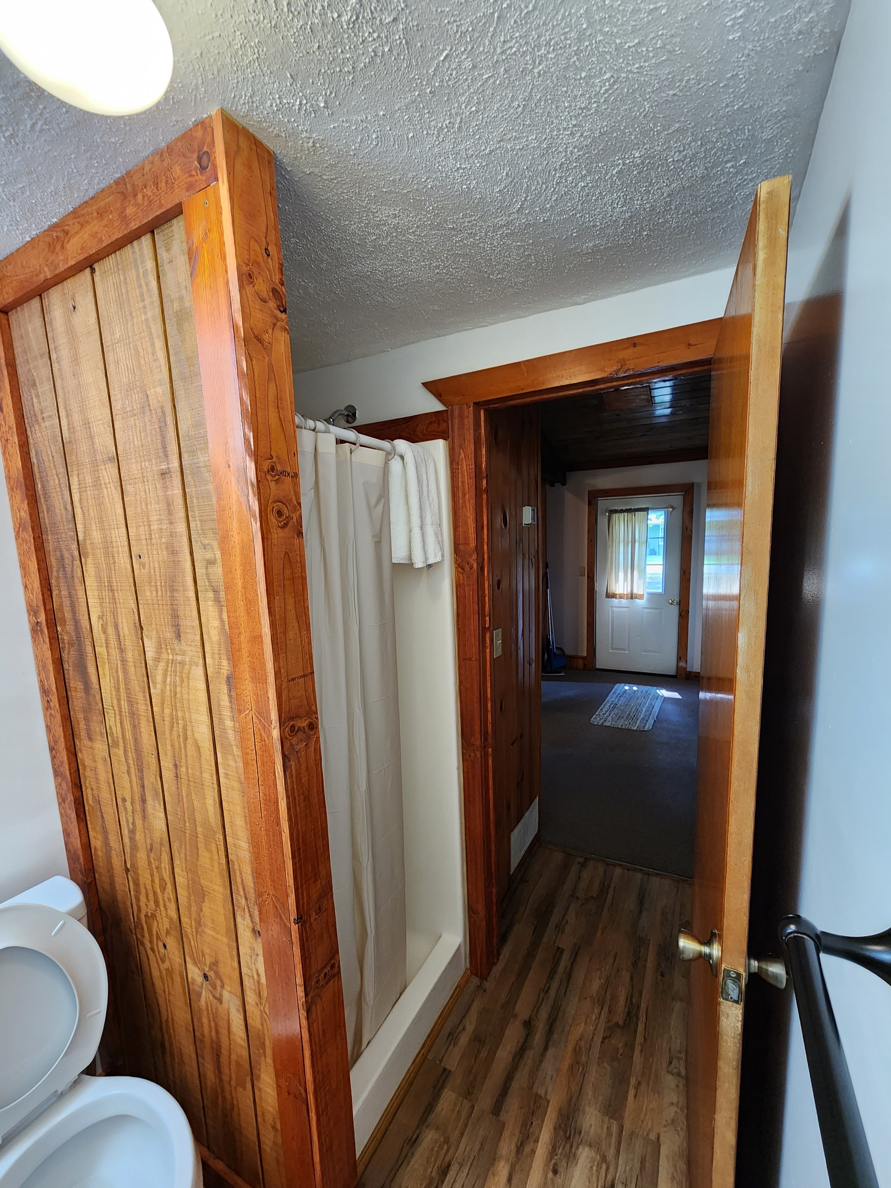 C03 Deluxe Cabin Bathroom -2