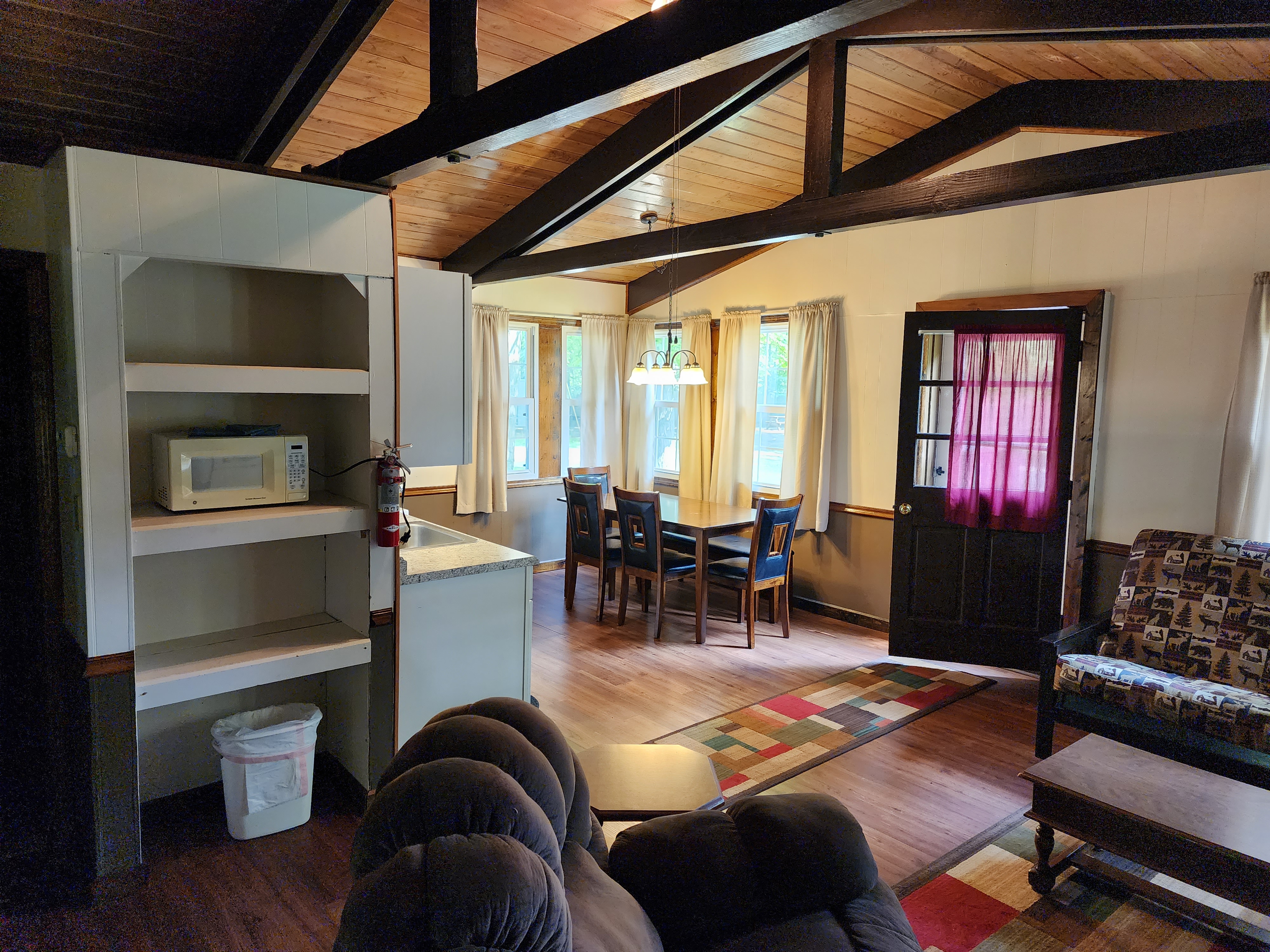 C01 Deluxe Cabin Livingroom - 2