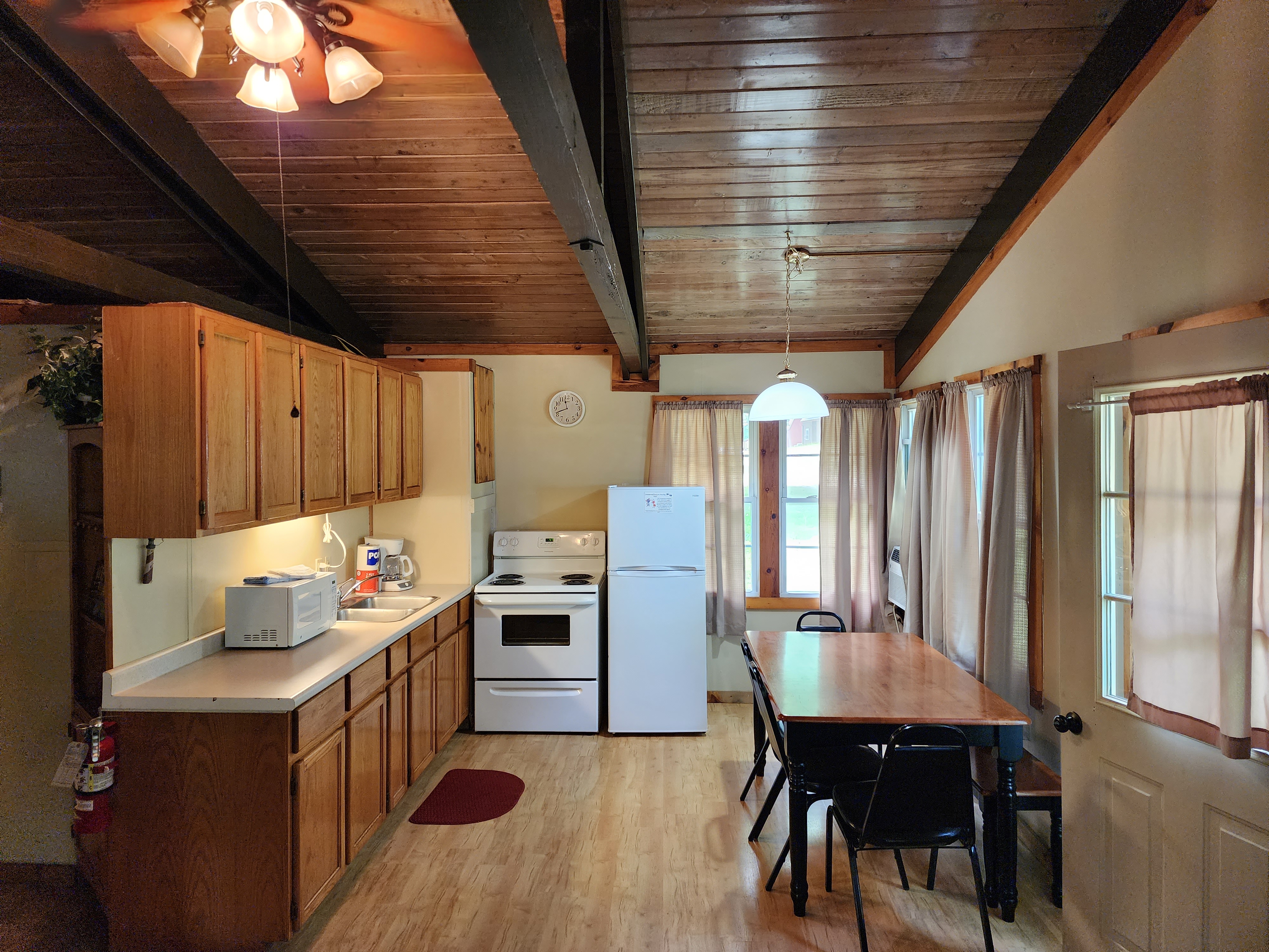 C04 Deluxe Cabin Kitchen / Dining