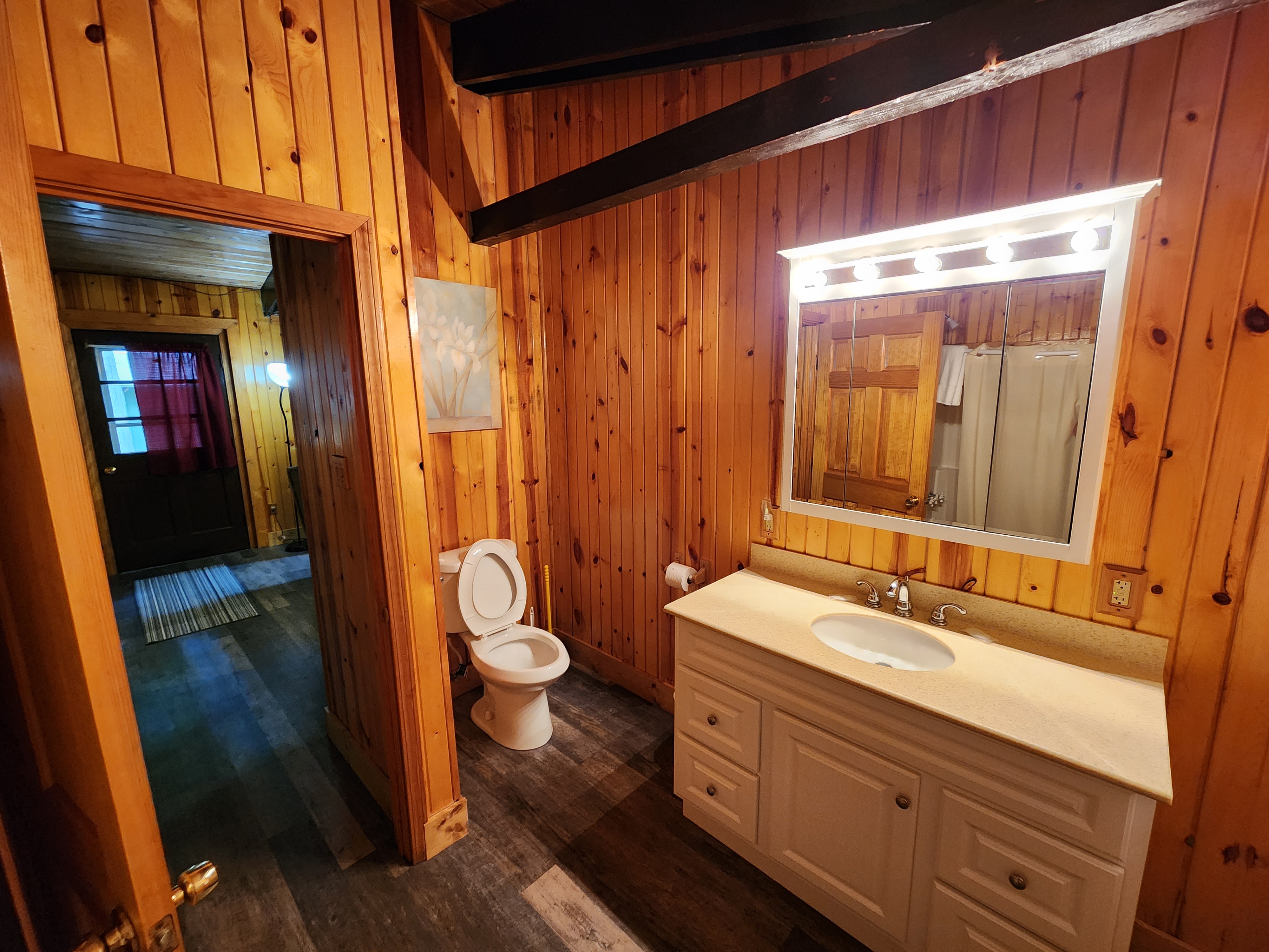 C07 Deluxe Cabin Bathroom 1