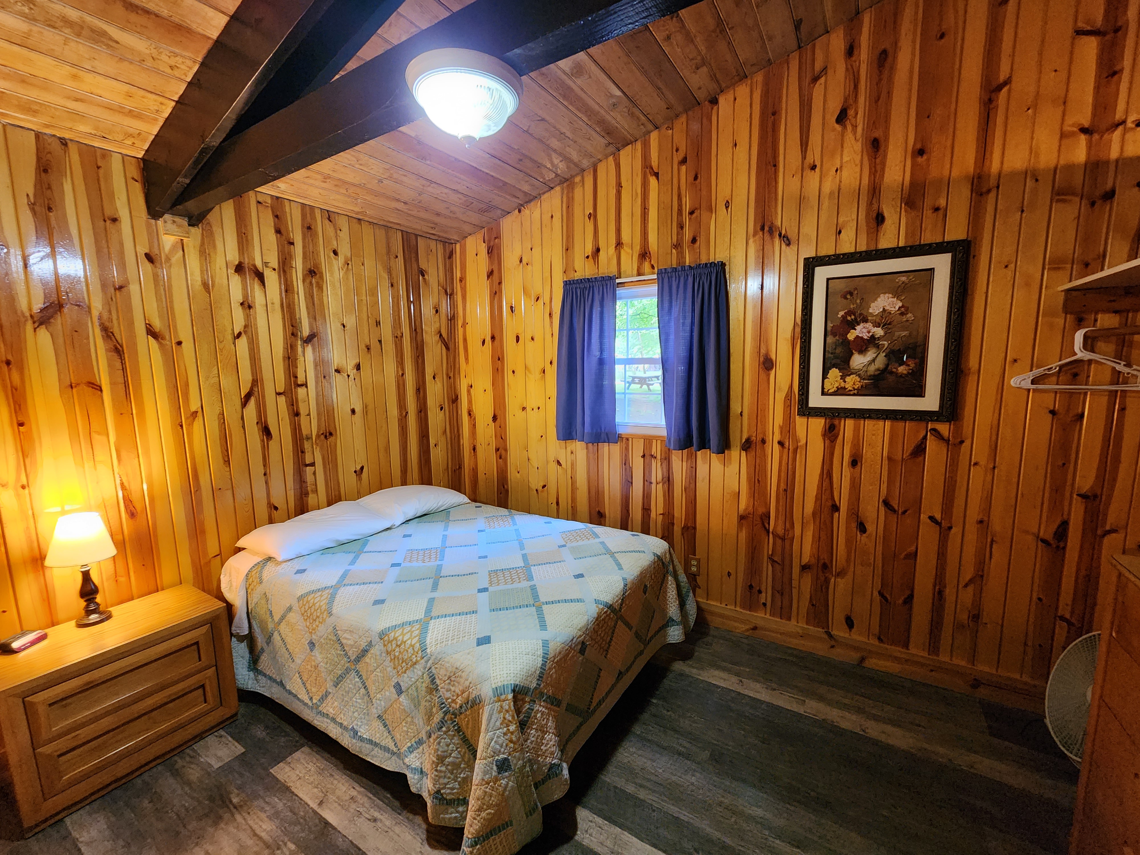 C07 Deluxe Cabin Bedroom 2