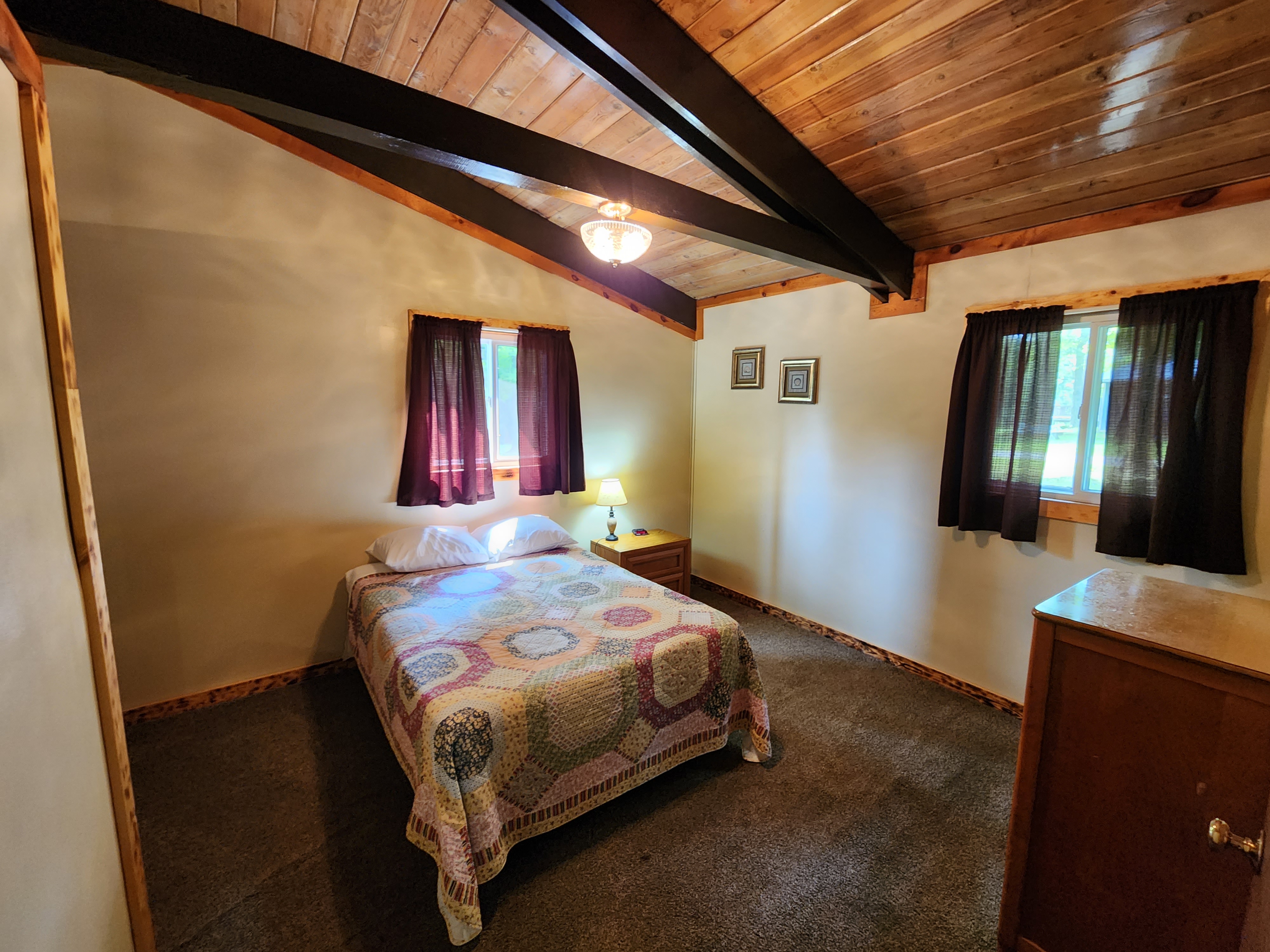 C04 Deluxe Cabin Bedroom 2