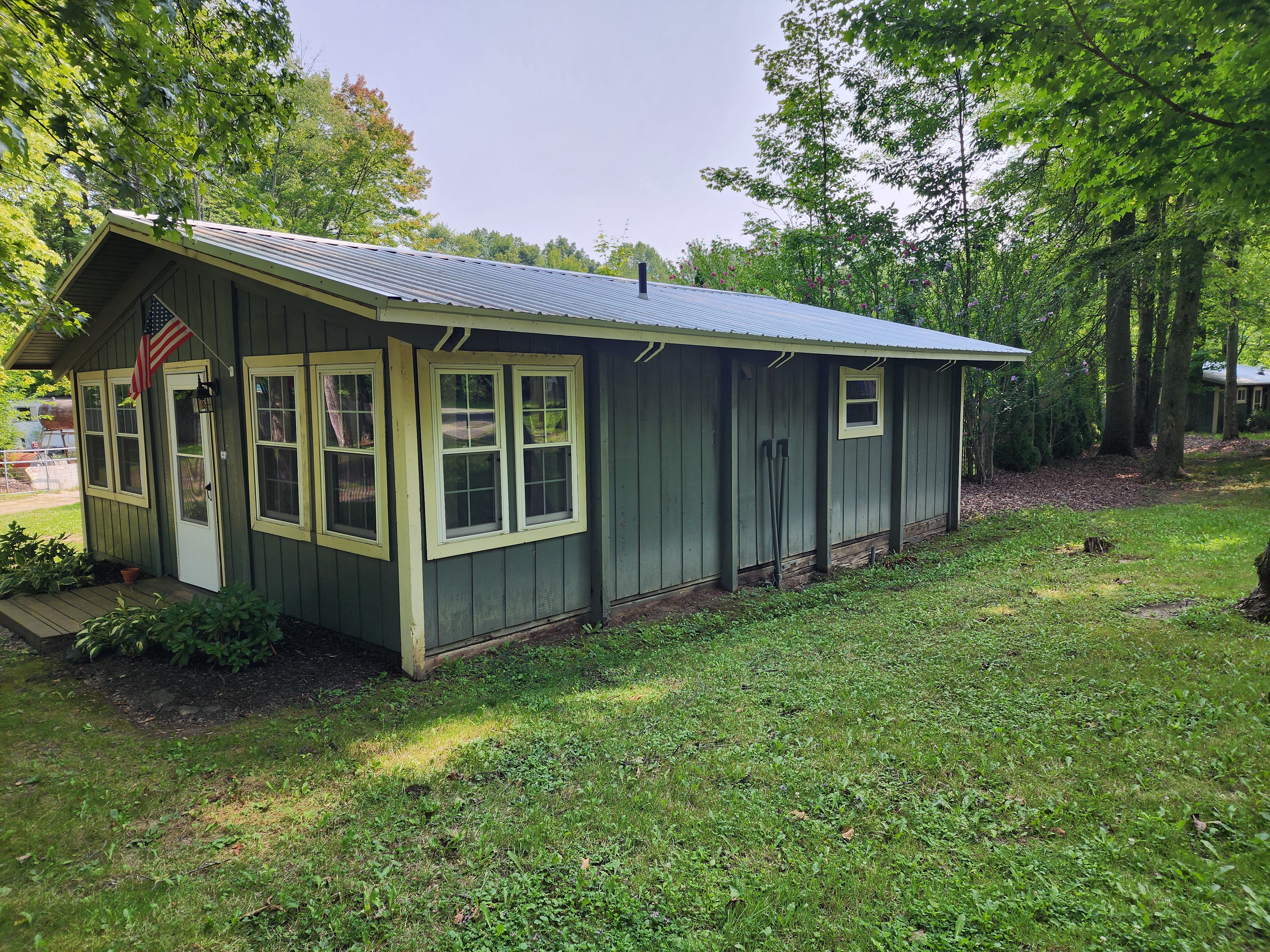 C02 Deluxe Cabin Side view