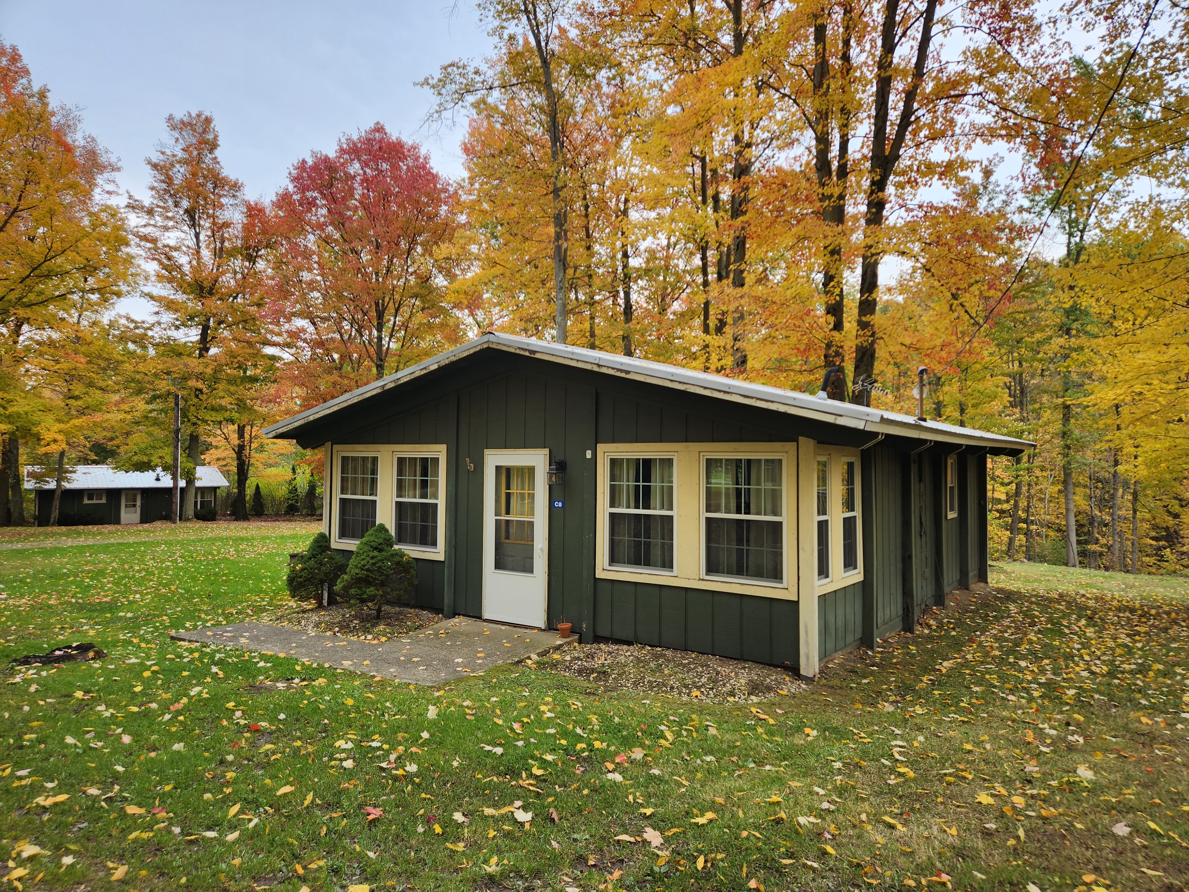C08 Deluxe Cabin Front view