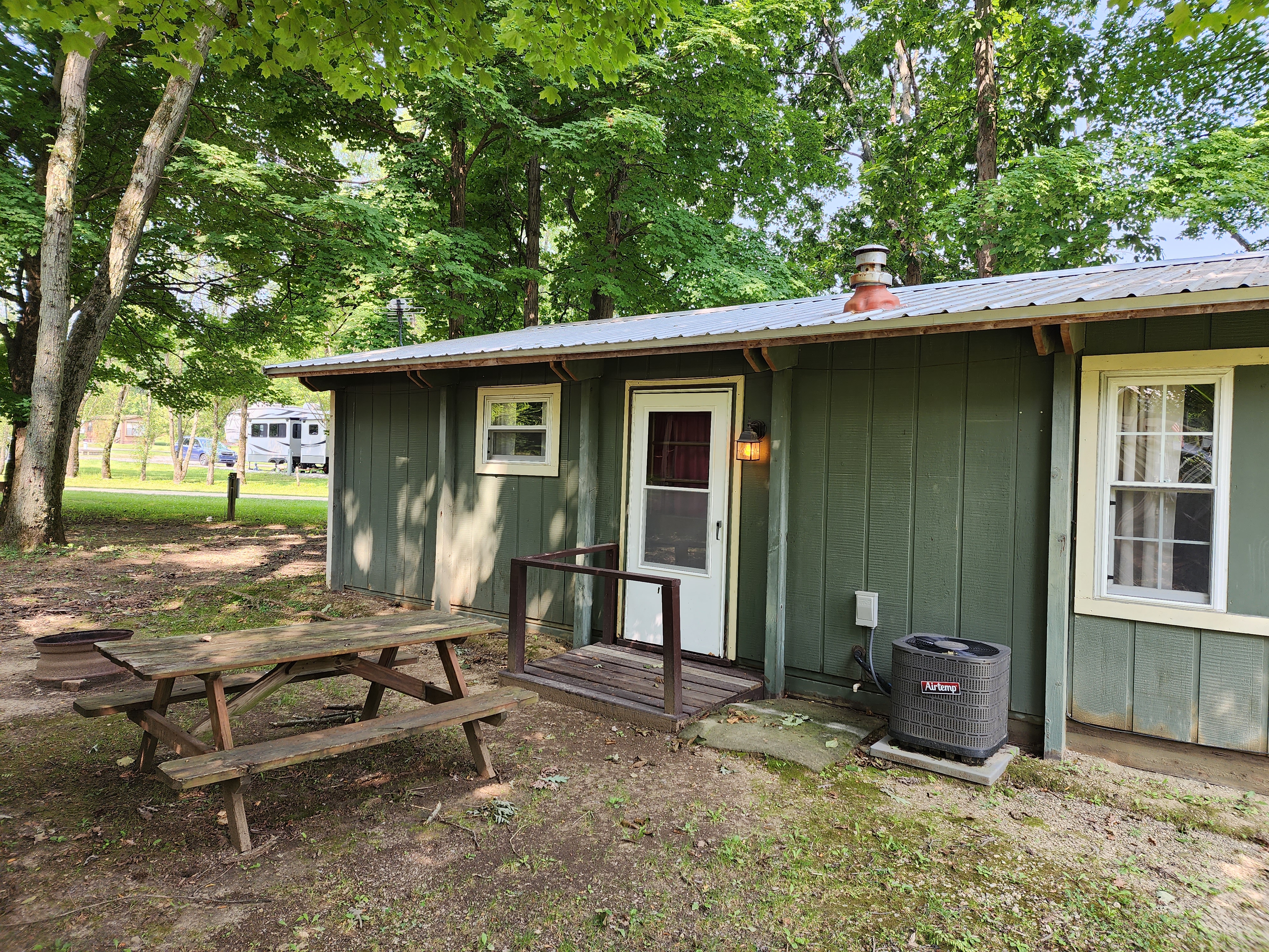 Deluxe Cabin C01 side door to fire ring and picnic area