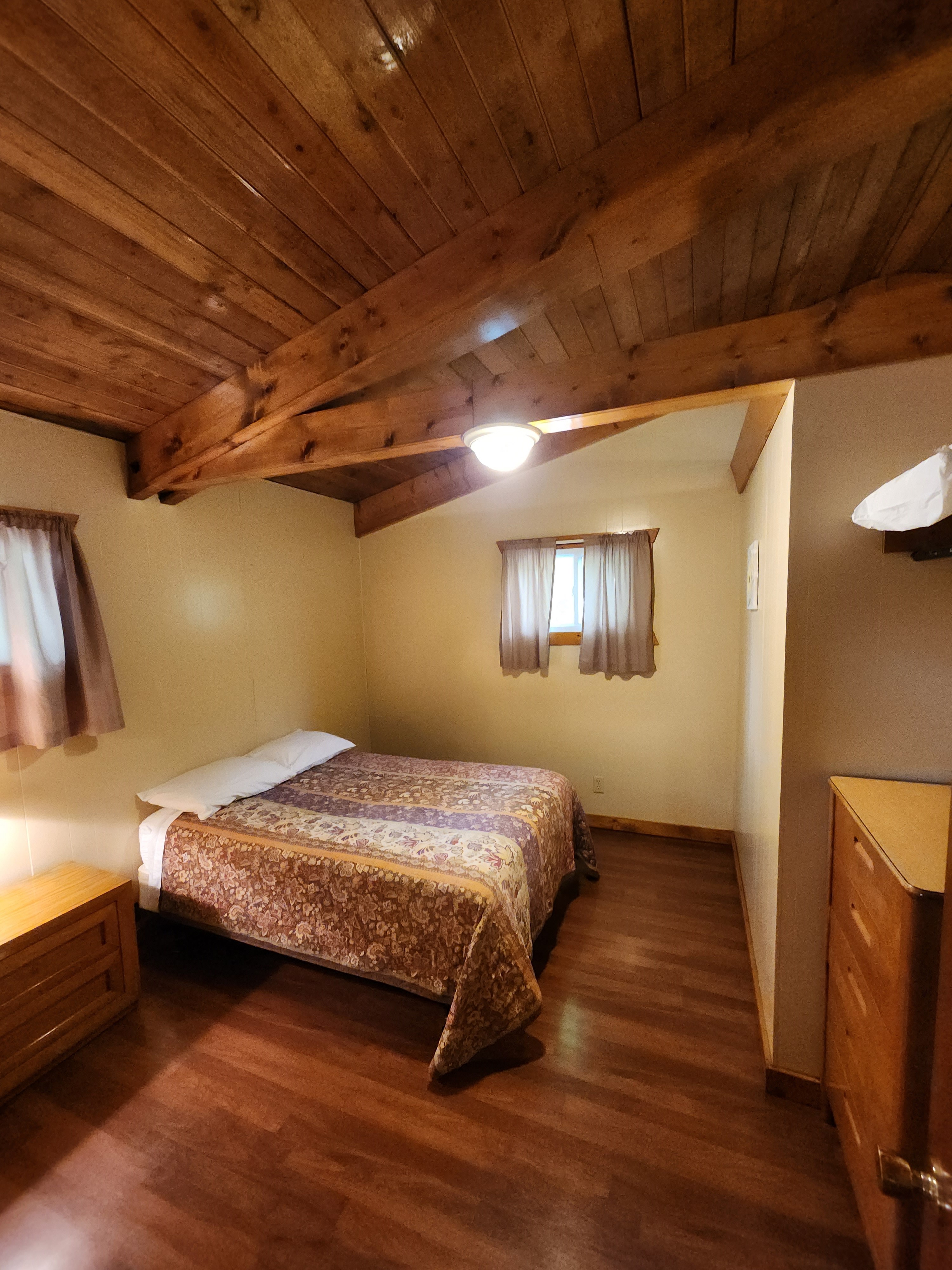 C05 Deluxe Cabin Bedroom 2