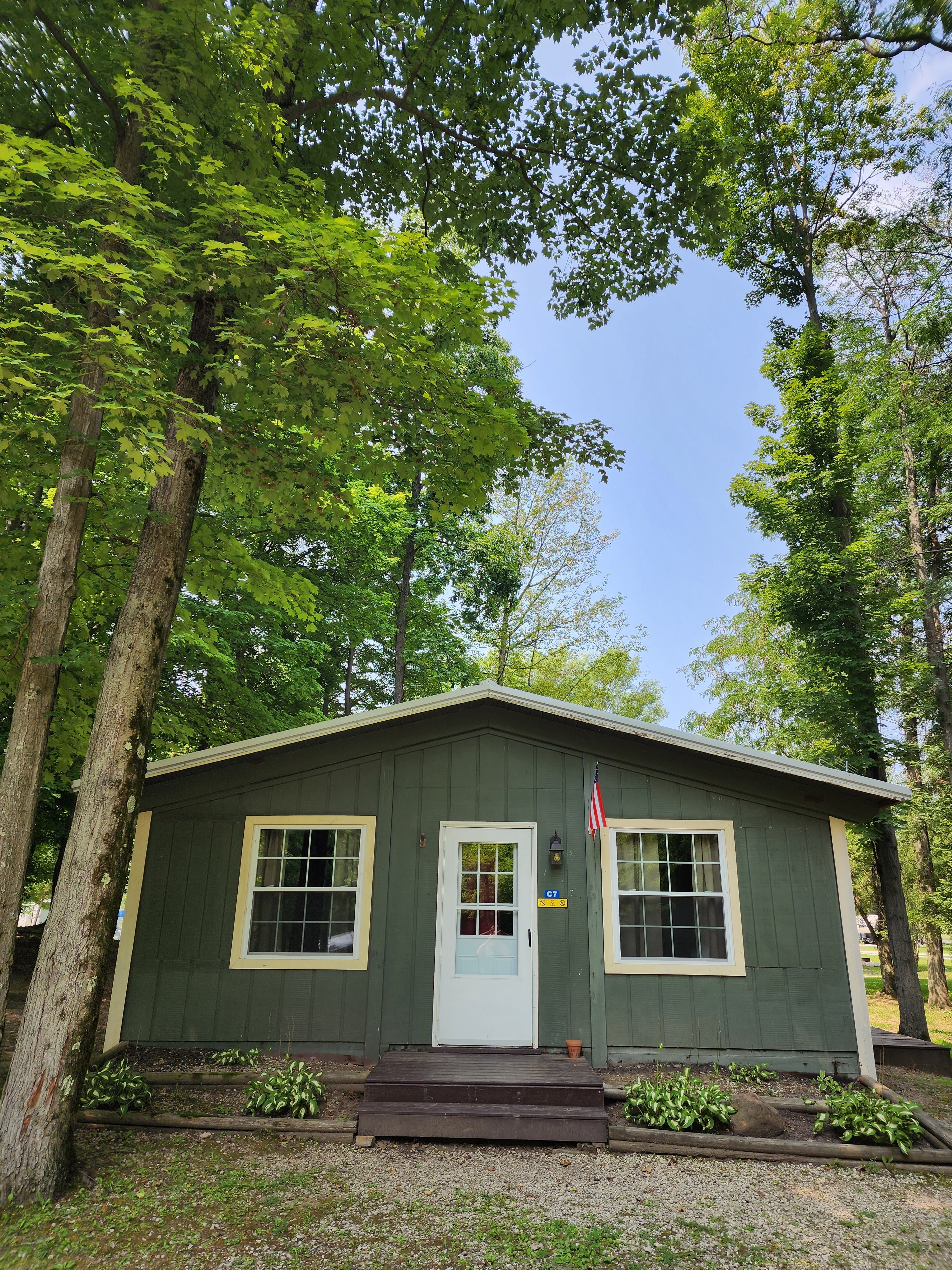 C07 Deluxe Cabin Front view