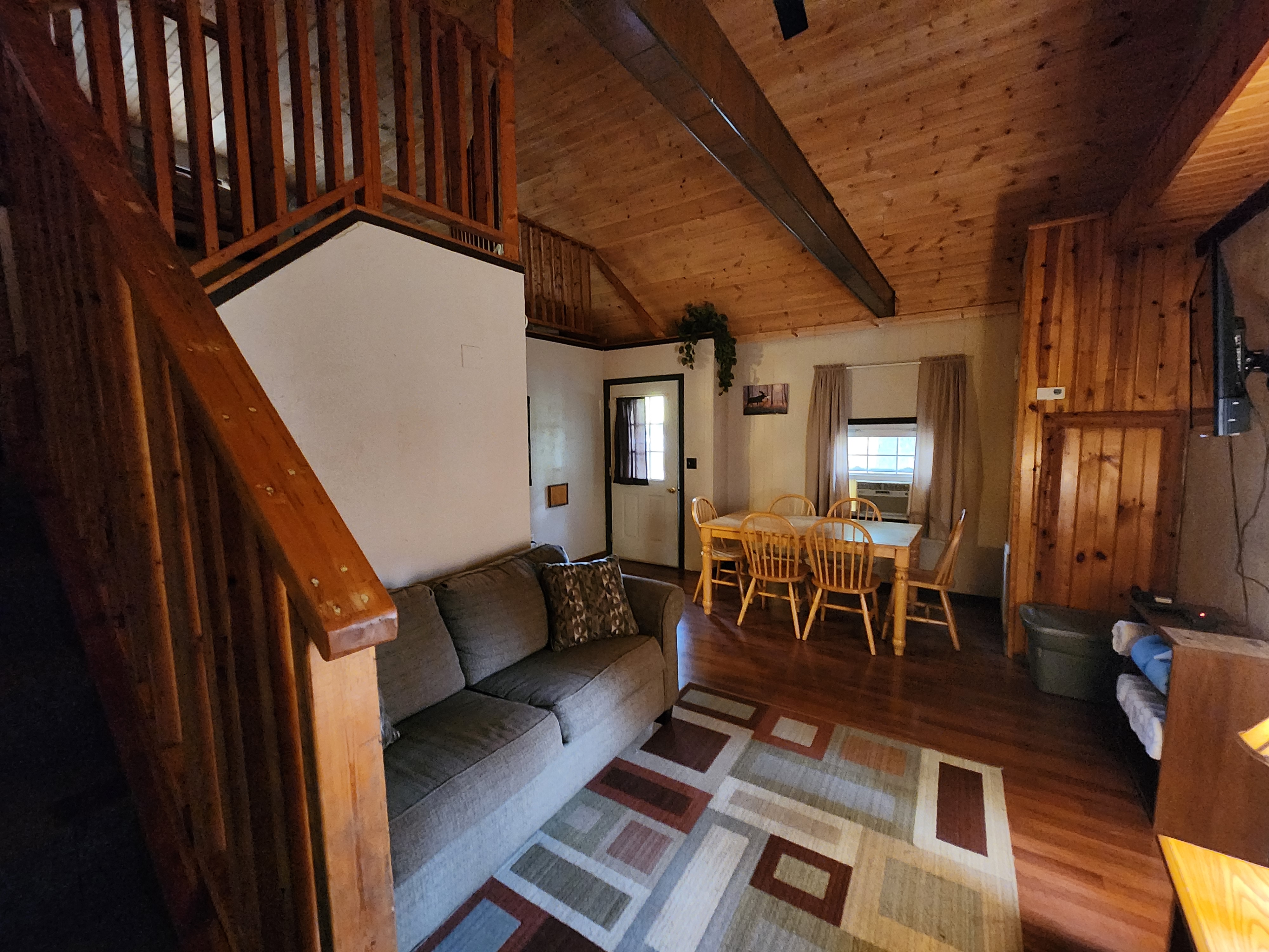 C11 Barn Livingroom / Dining area 1-2