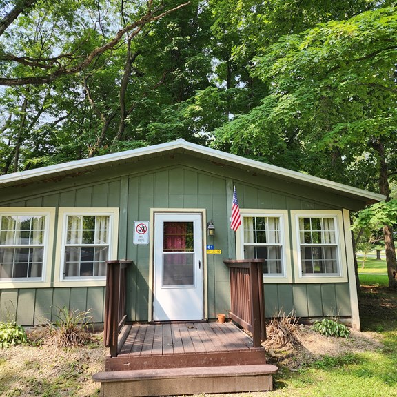 C01 Deluxe Cabin Front view