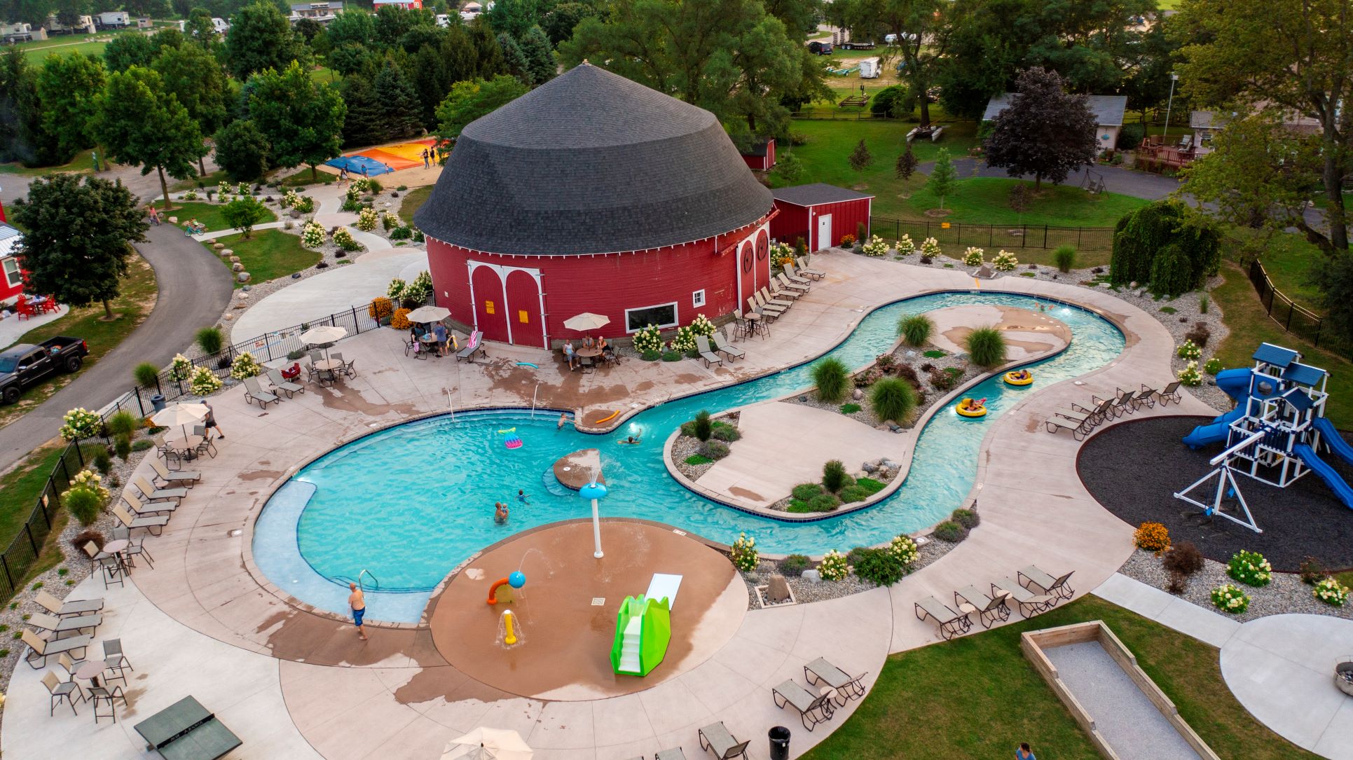 Pool and lazy river