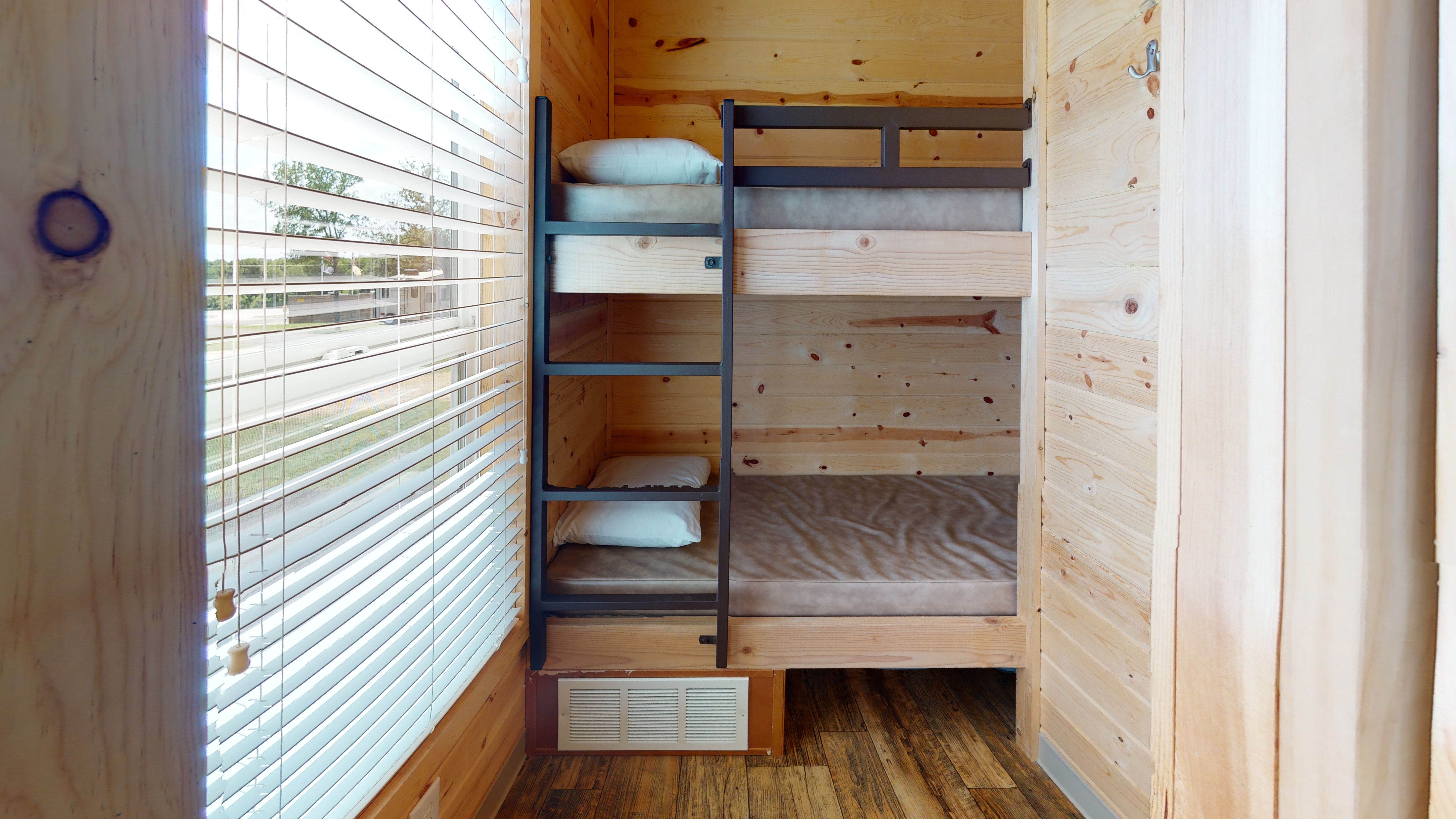 Deluxe Cabin Bedroom - Bunks