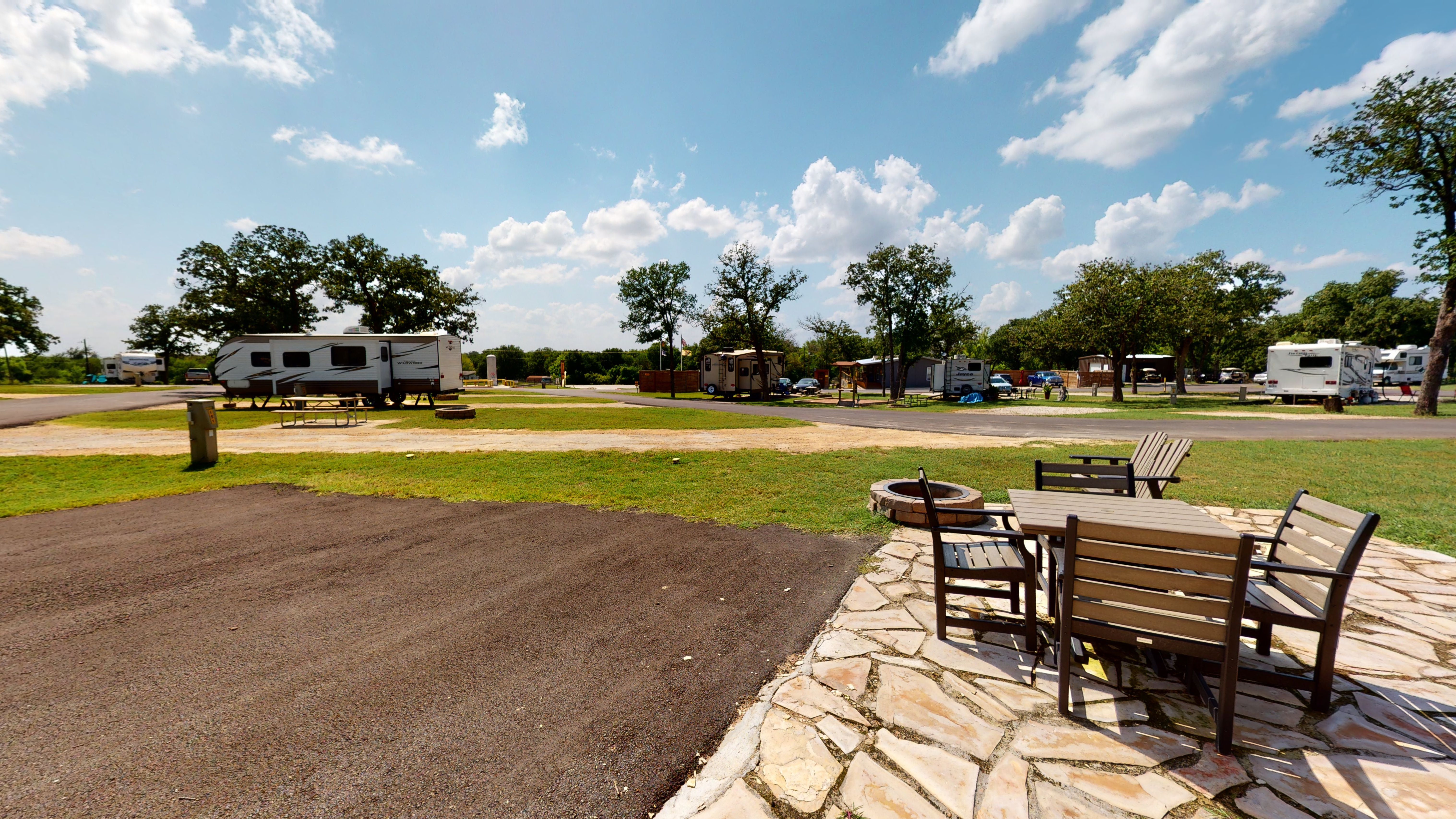 Deluxe Cabin - Outdoor Amenities