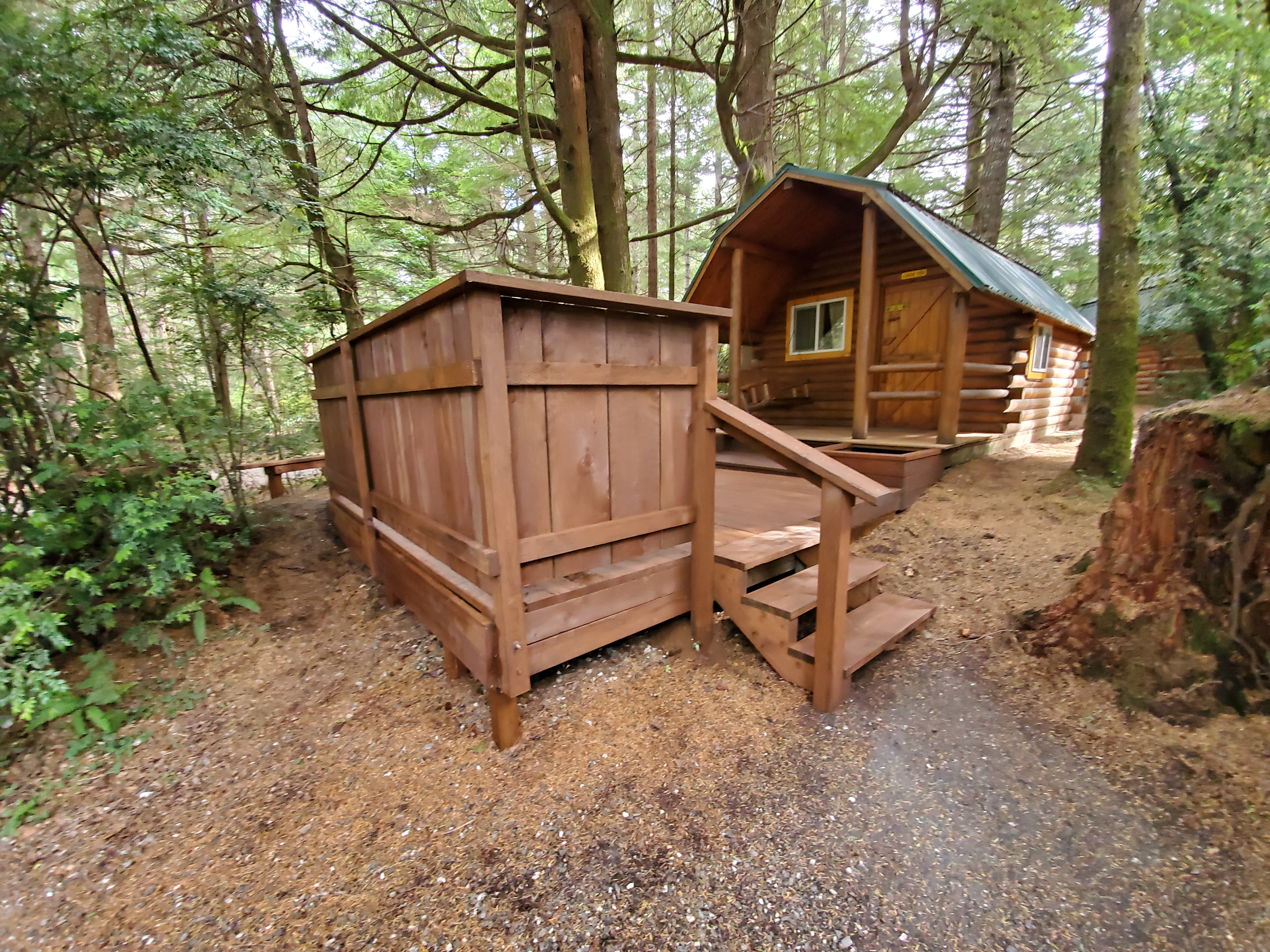 1ROOM CABIN W DECK a