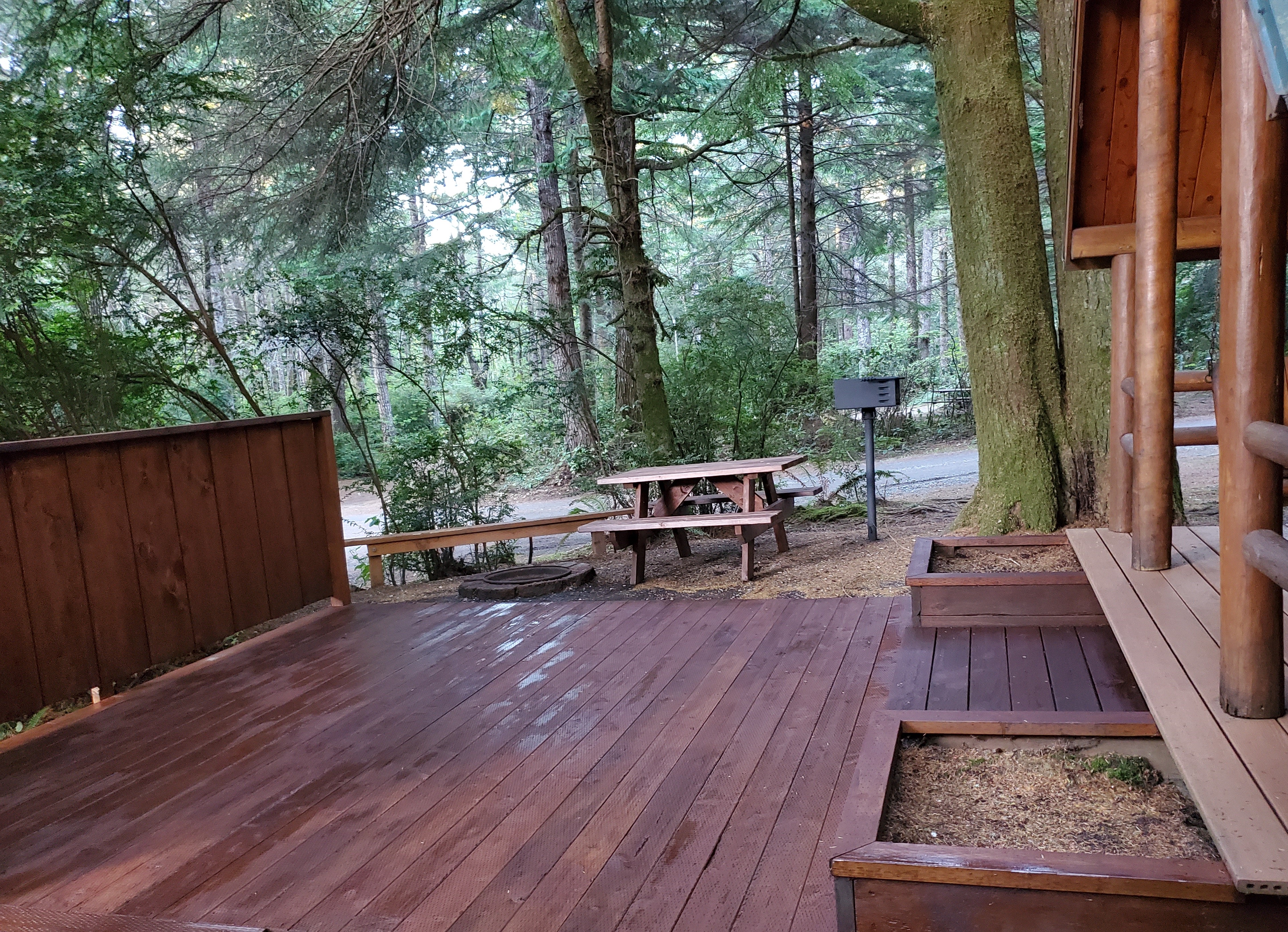 CABIN W DECK