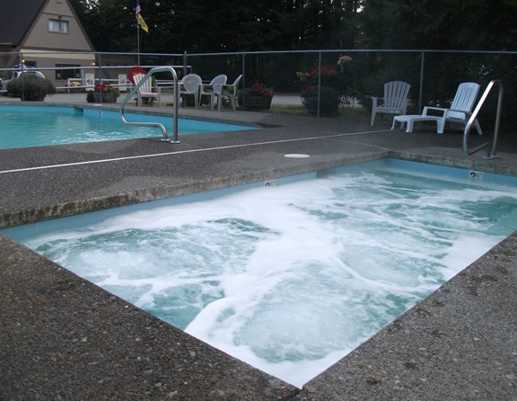 After a long day of sightseeing enjoy an evening soak in our over-sized hot tub open Memorial Day Weekend thru Customer Appriciation Weekend.
