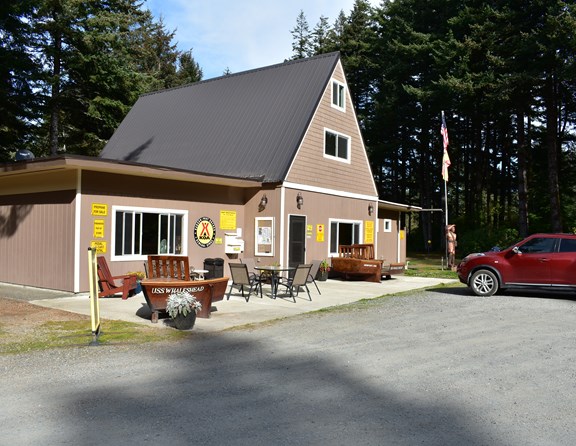 Welcome to Bandon / Port Orford KOA Journey! Our main registration office features a fully stocked camp store right at the entrance. Stop by to check into your campsite, pick up last-minute camping gear, grab ice and firewood, or find local Oregon Coast travel recommendations from our friendly team.