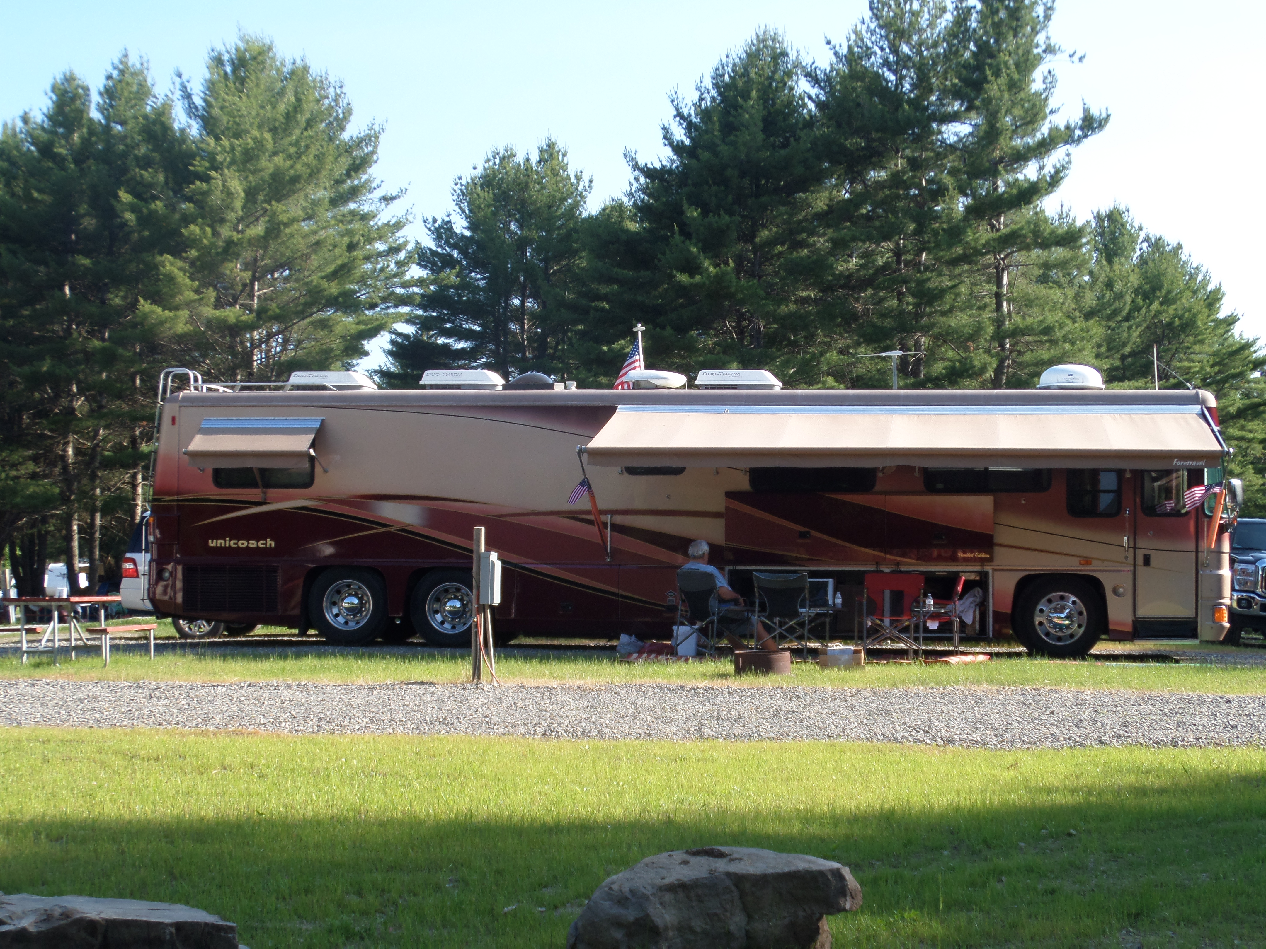 Big rigs have no problem getting in and out.