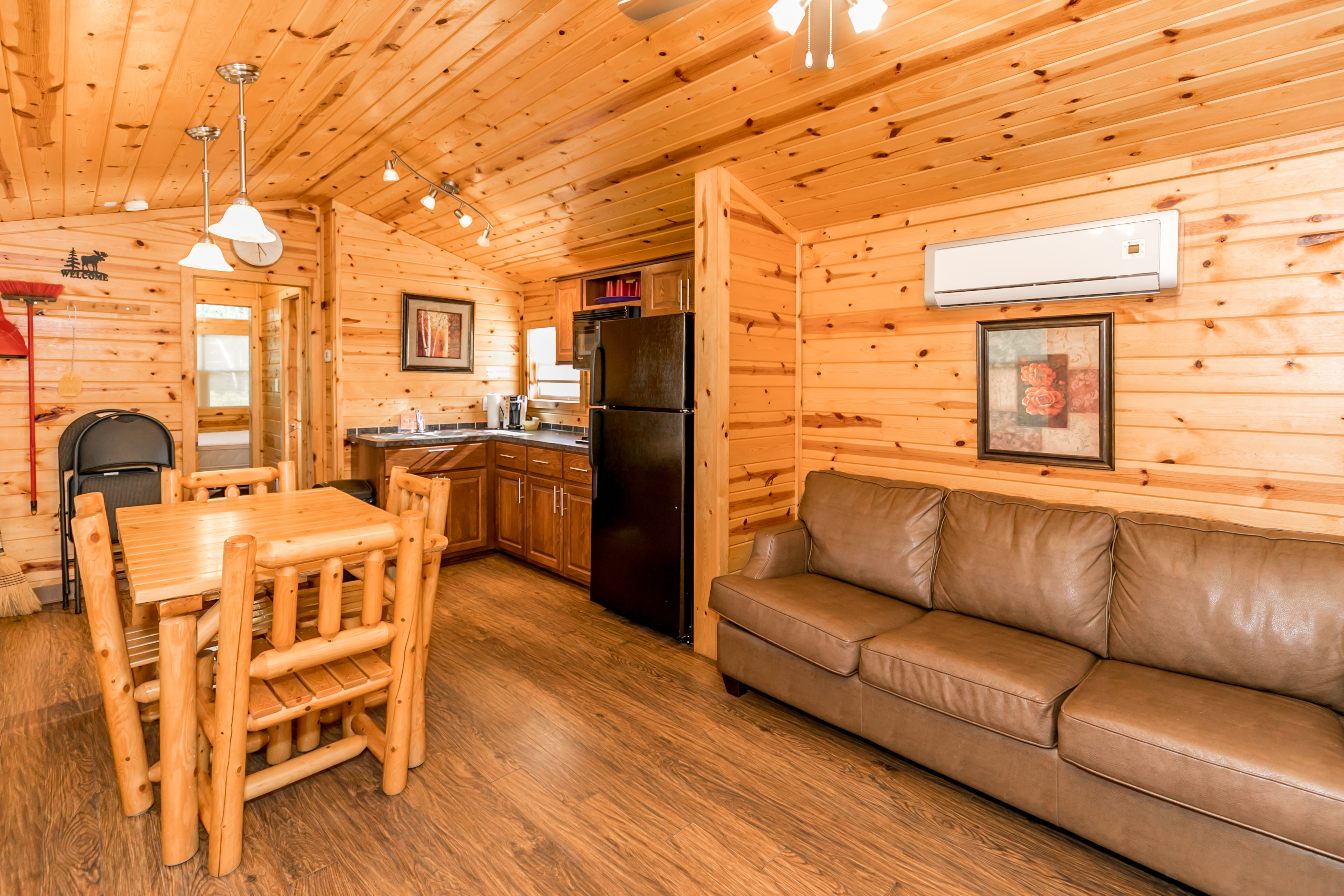 Deluxe Cabin, Lodge. Full Kitchen.