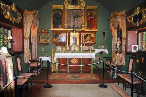 Boal Mansion and Columbus Chapel