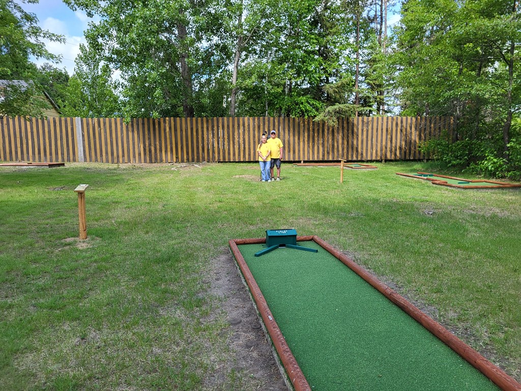 11 hole mini golf