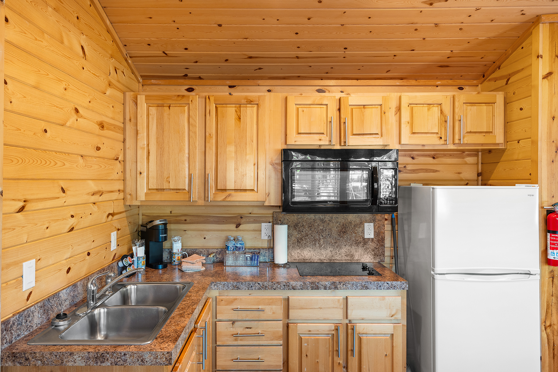 Deluxe Cabin, 2 Room (Full Bath with Tub & Shower) – Sleeps 6