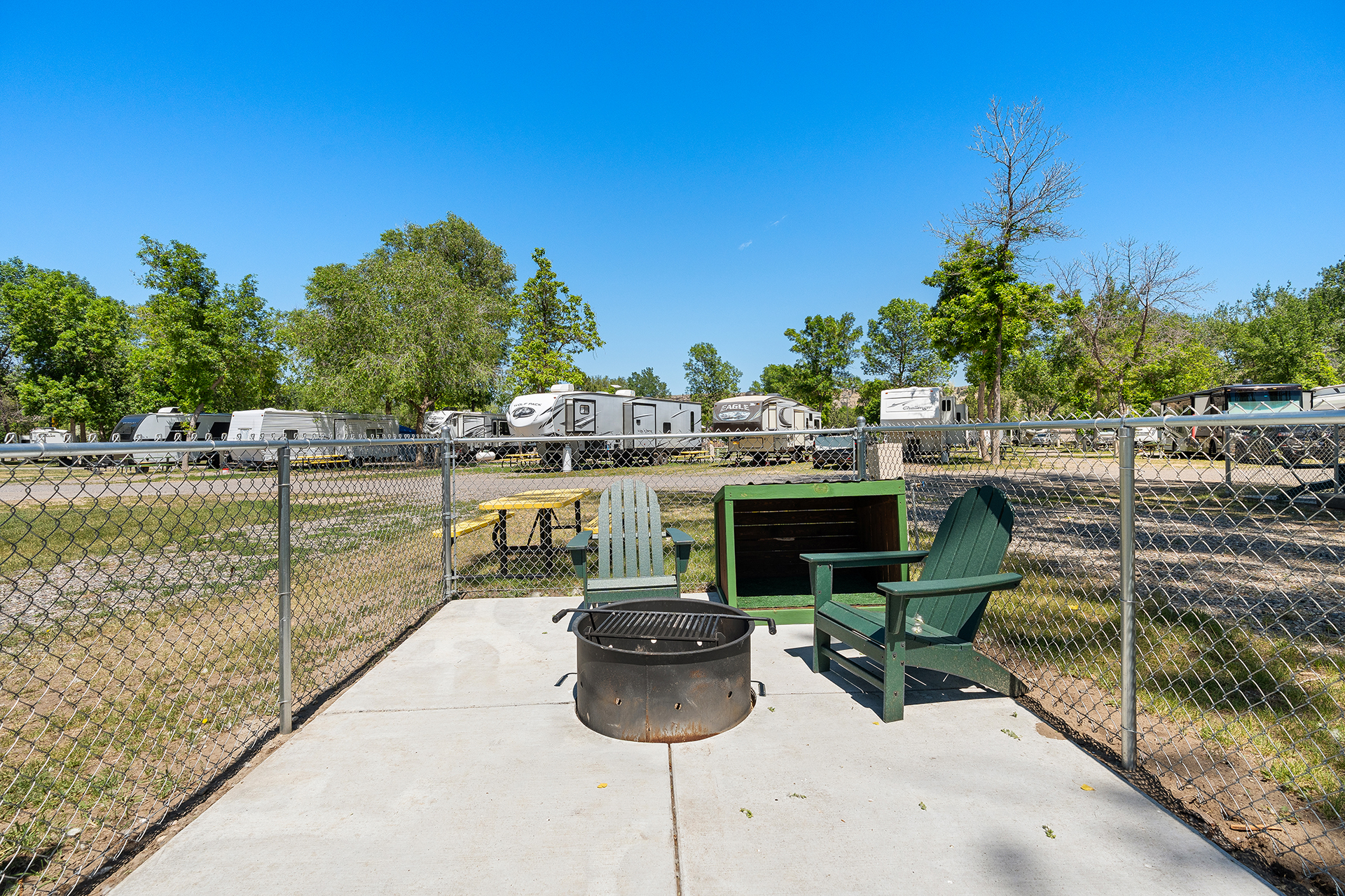 RV 164, Back-In 50/30 AMPS Water + Electric with KOA Paw Pen