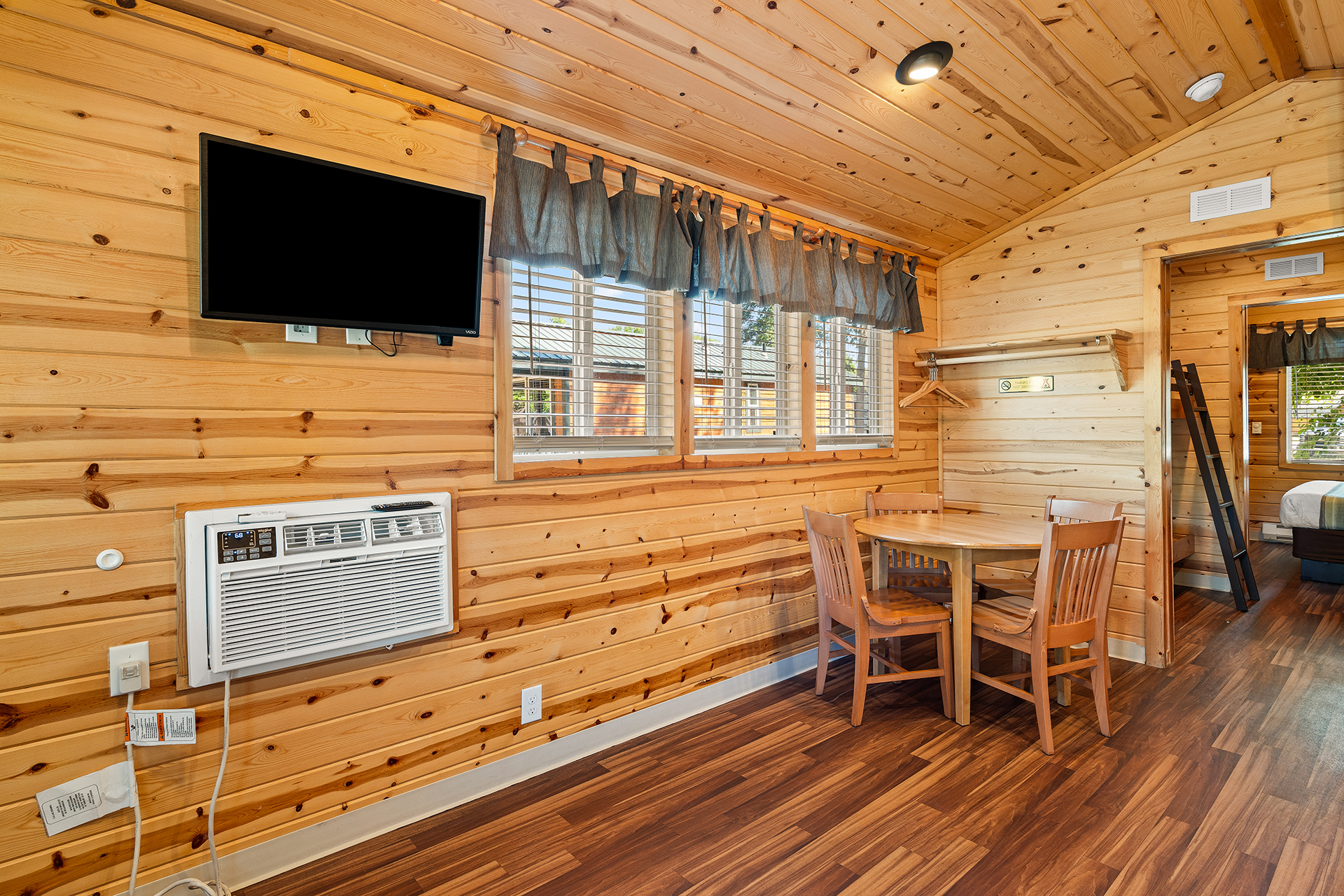 Deluxe Cabin, 2 Room (Full Bath with Tub & Shower) – Sleeps 6