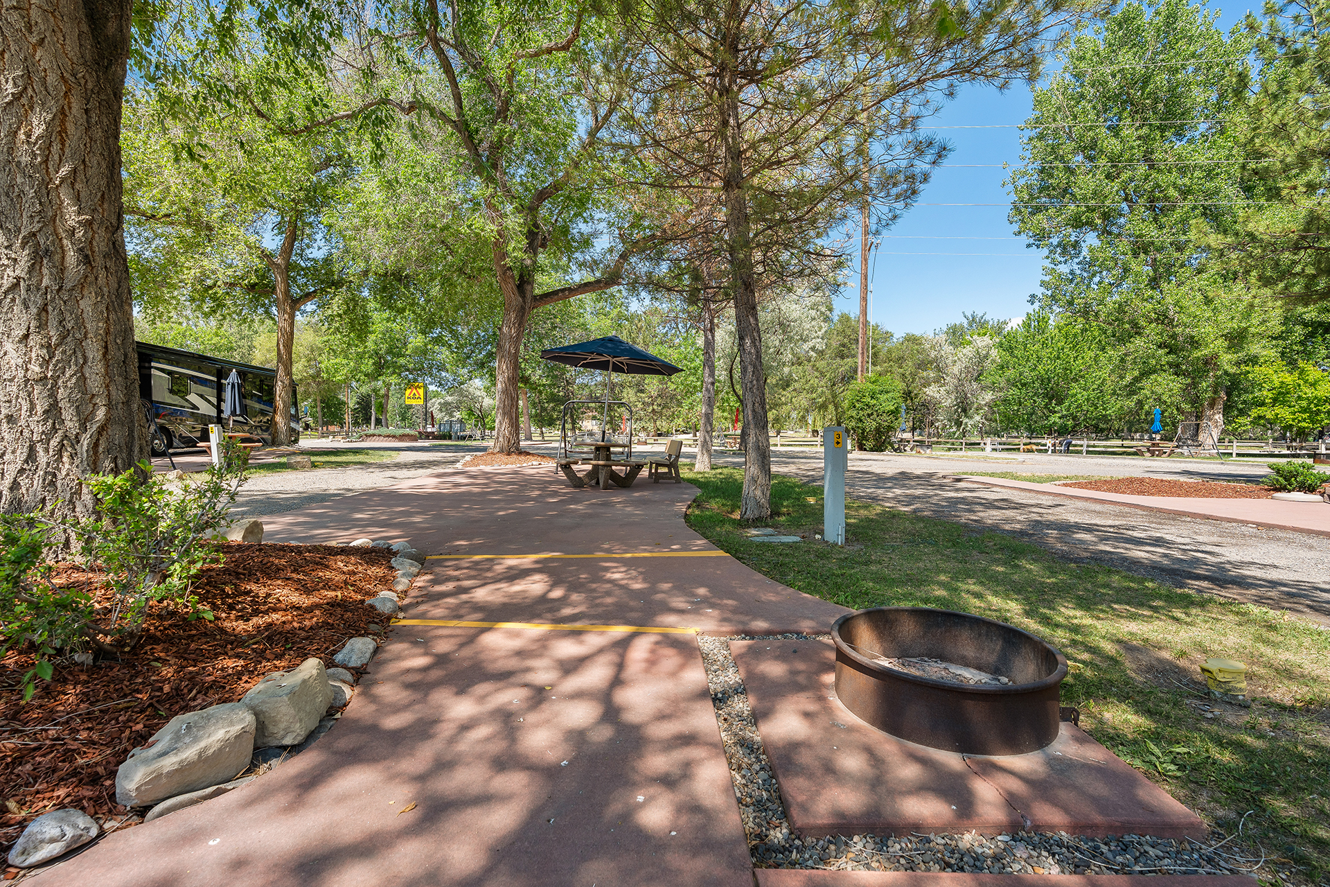 RV 2, Pull-Thru 50/30 AMPS FHU KOA Patio®