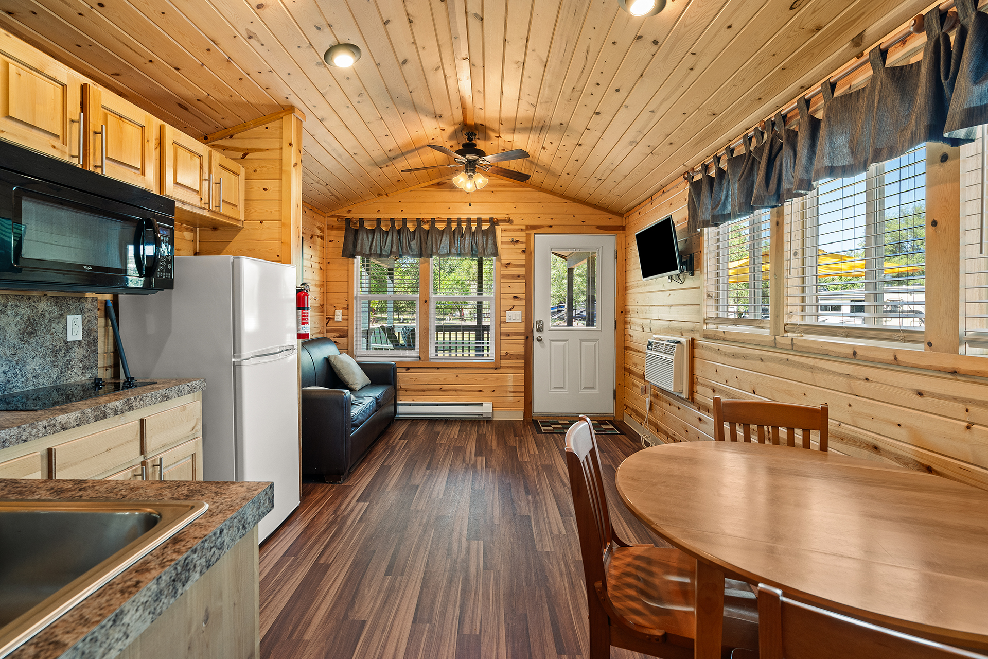 Deluxe Cabin, 2 Room (Full Bath with Tub & Shower) – Sleeps 6