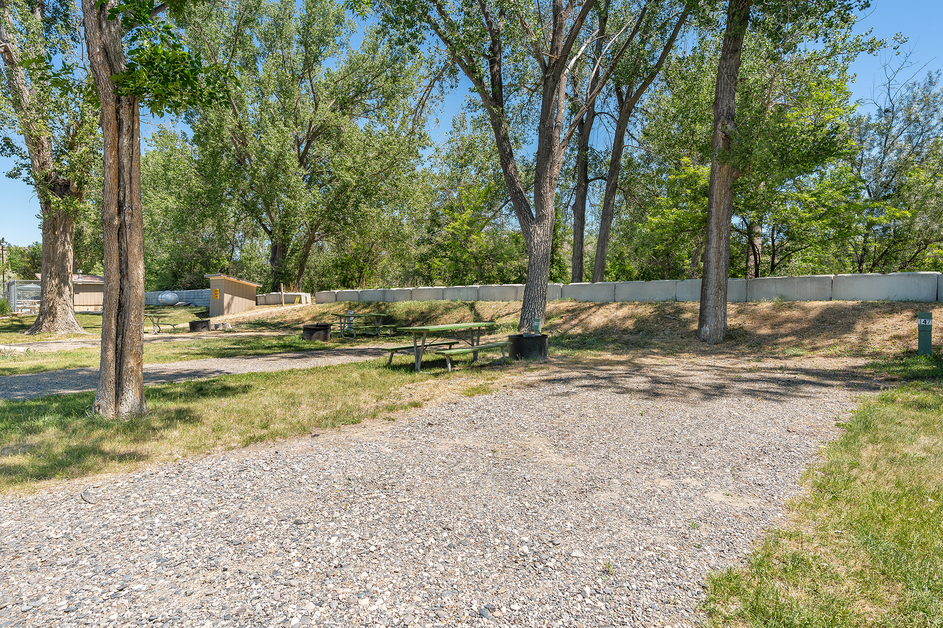 RV 147, Back-In 30/20 AMPS Water + Electric - Gravel