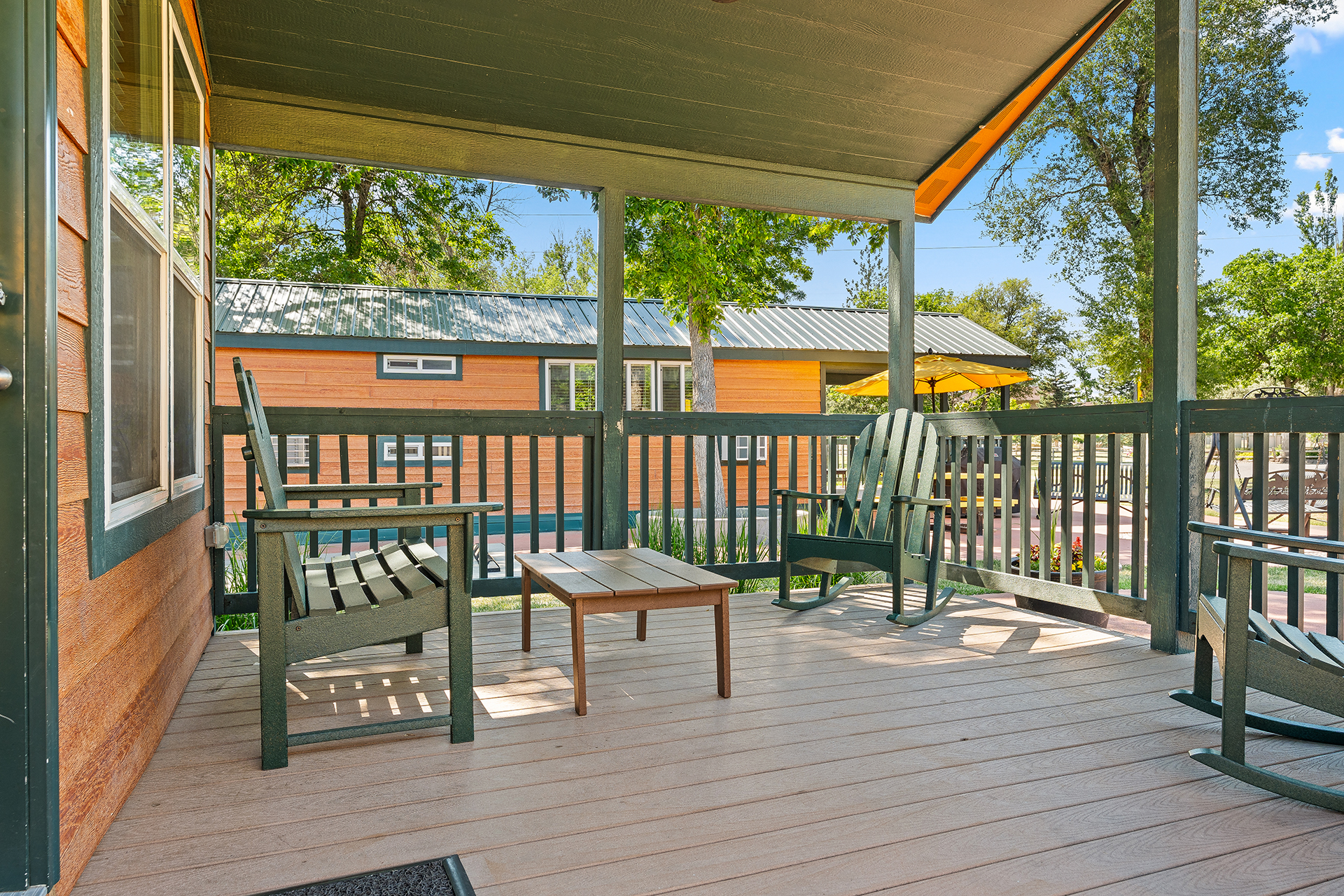 Deluxe Cabin, 2 Room (Full Bath with Tub & Shower) – Sleeps 6