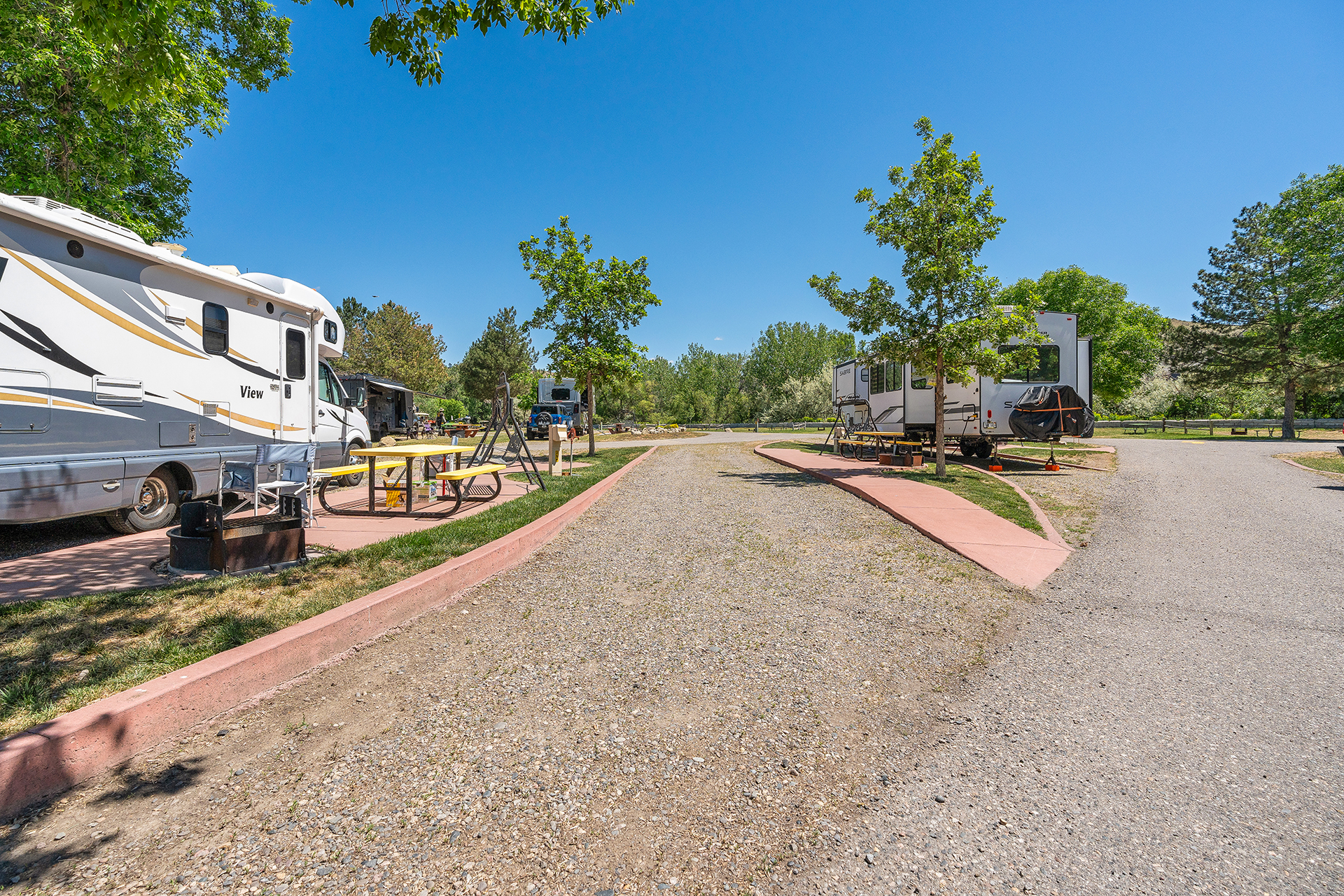 RV 39, Pull-Thru 50/30 AMPS Water + Electric KOA Patio®