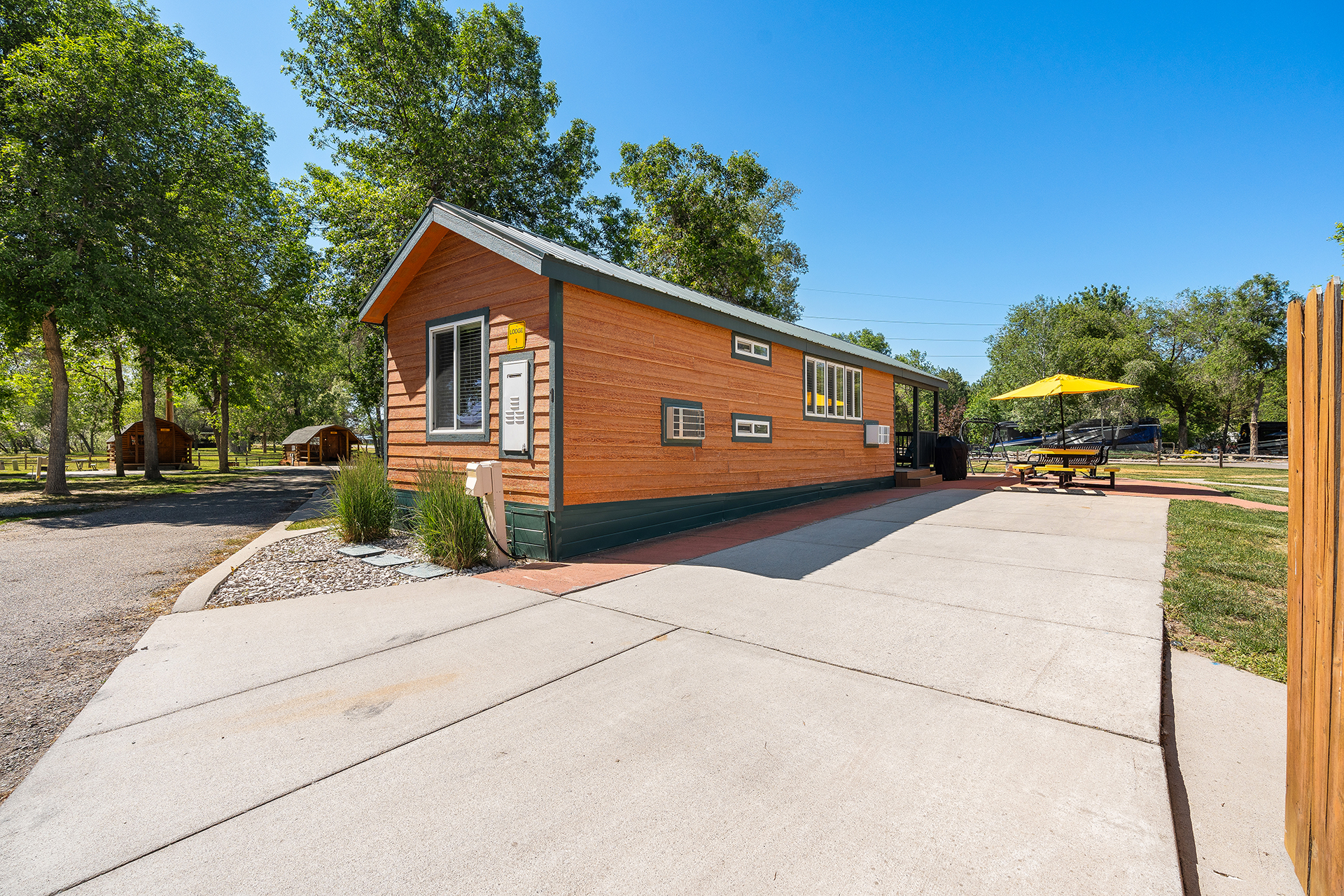 Deluxe Cabin, 2 Room (Full Bath with Tub & Shower) – Sleeps 6
