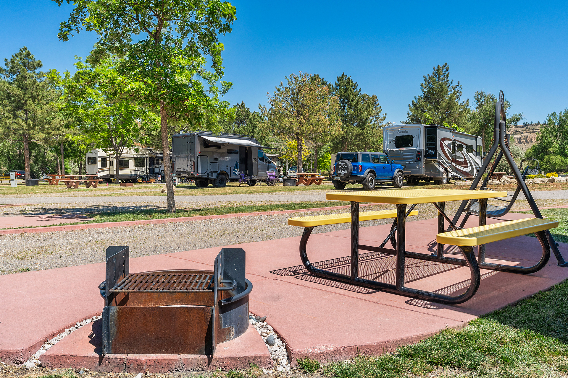 RV 39, Pull-Thru 50/30 AMPS Water + Electric KOA Patio®