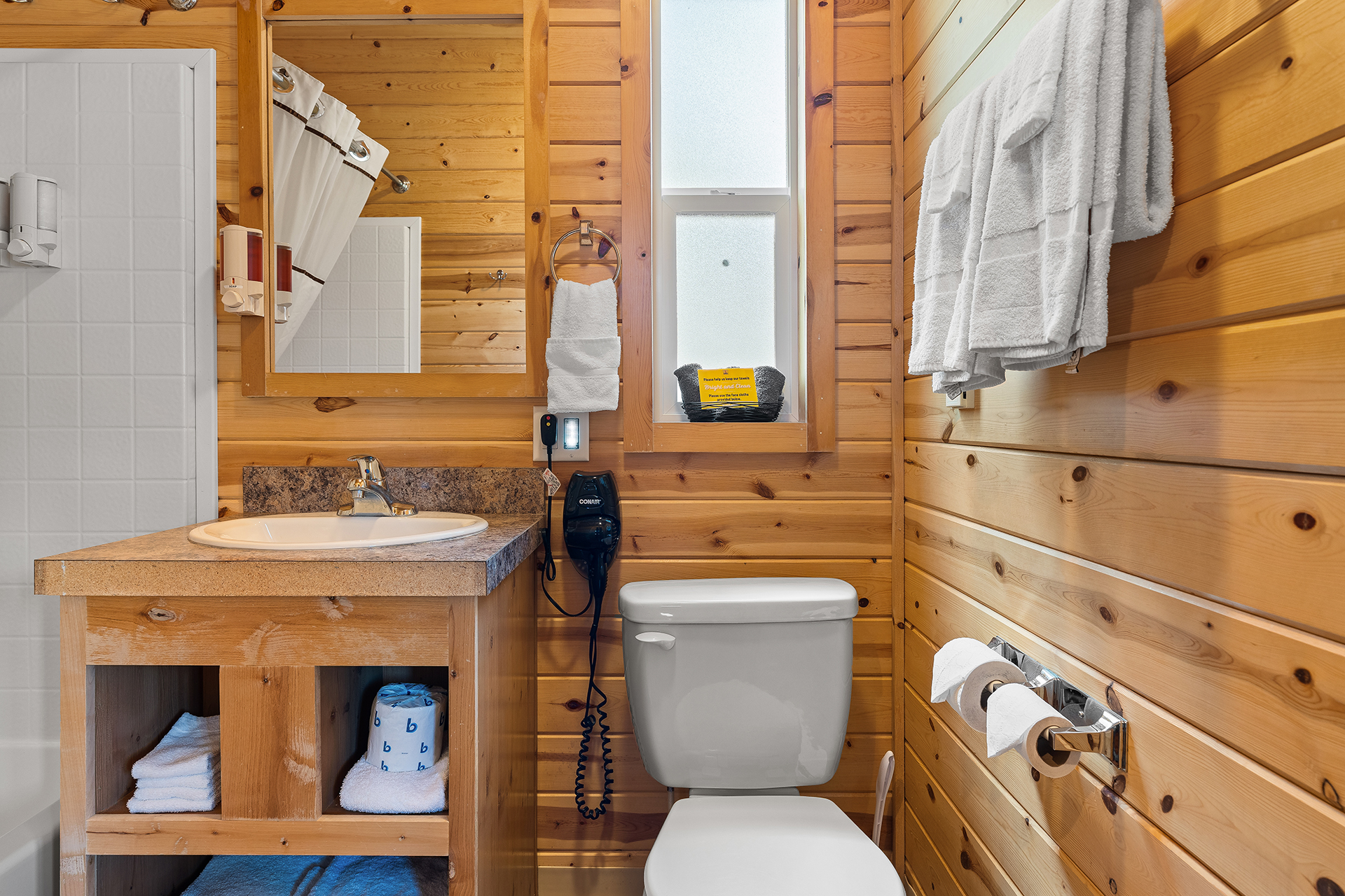 Deluxe Cabin, 2 Room (Full Bath with Tub & Shower) – Sleeps 6