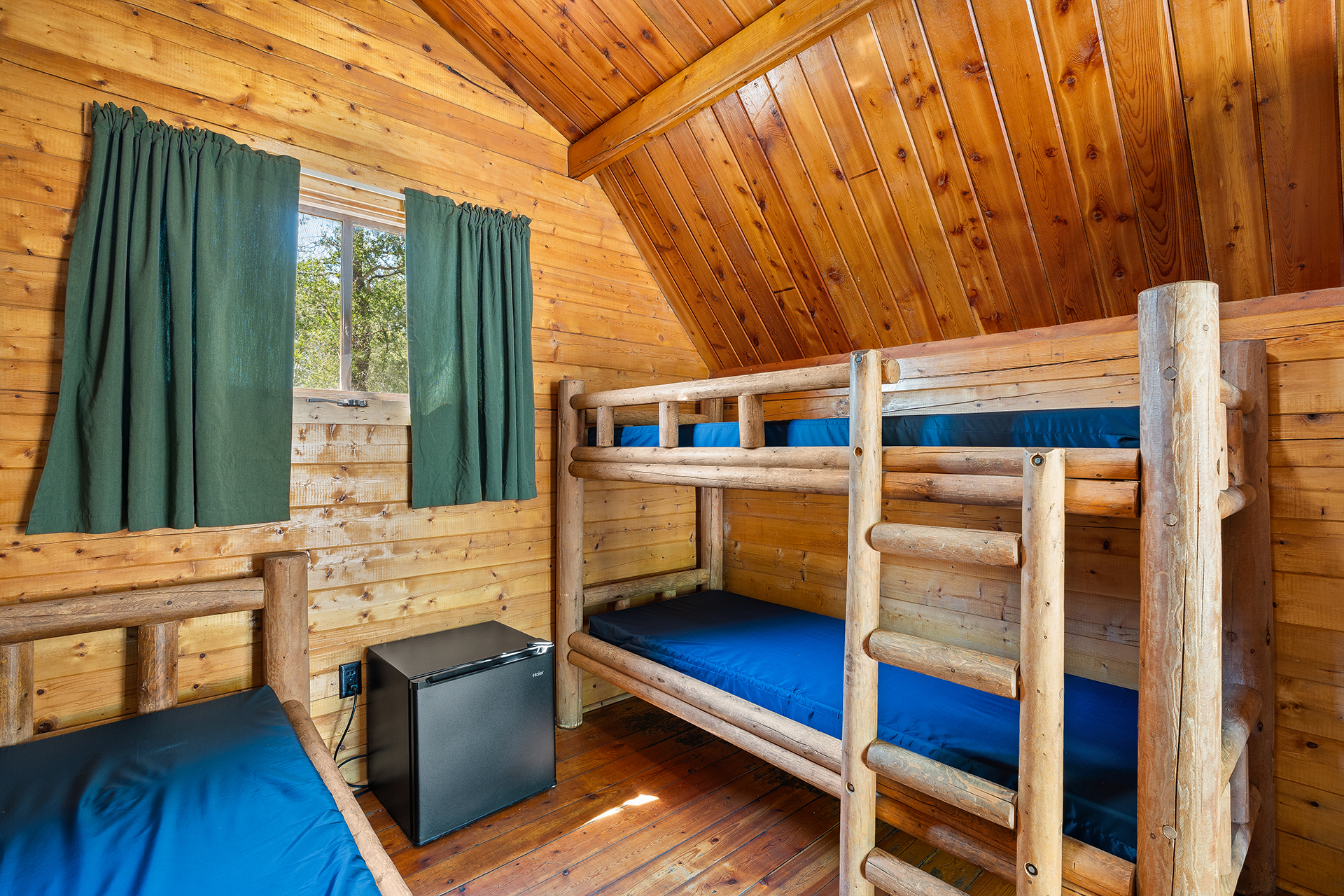 CC03 - Camping Cabin, 1 Room - Sleeps 4