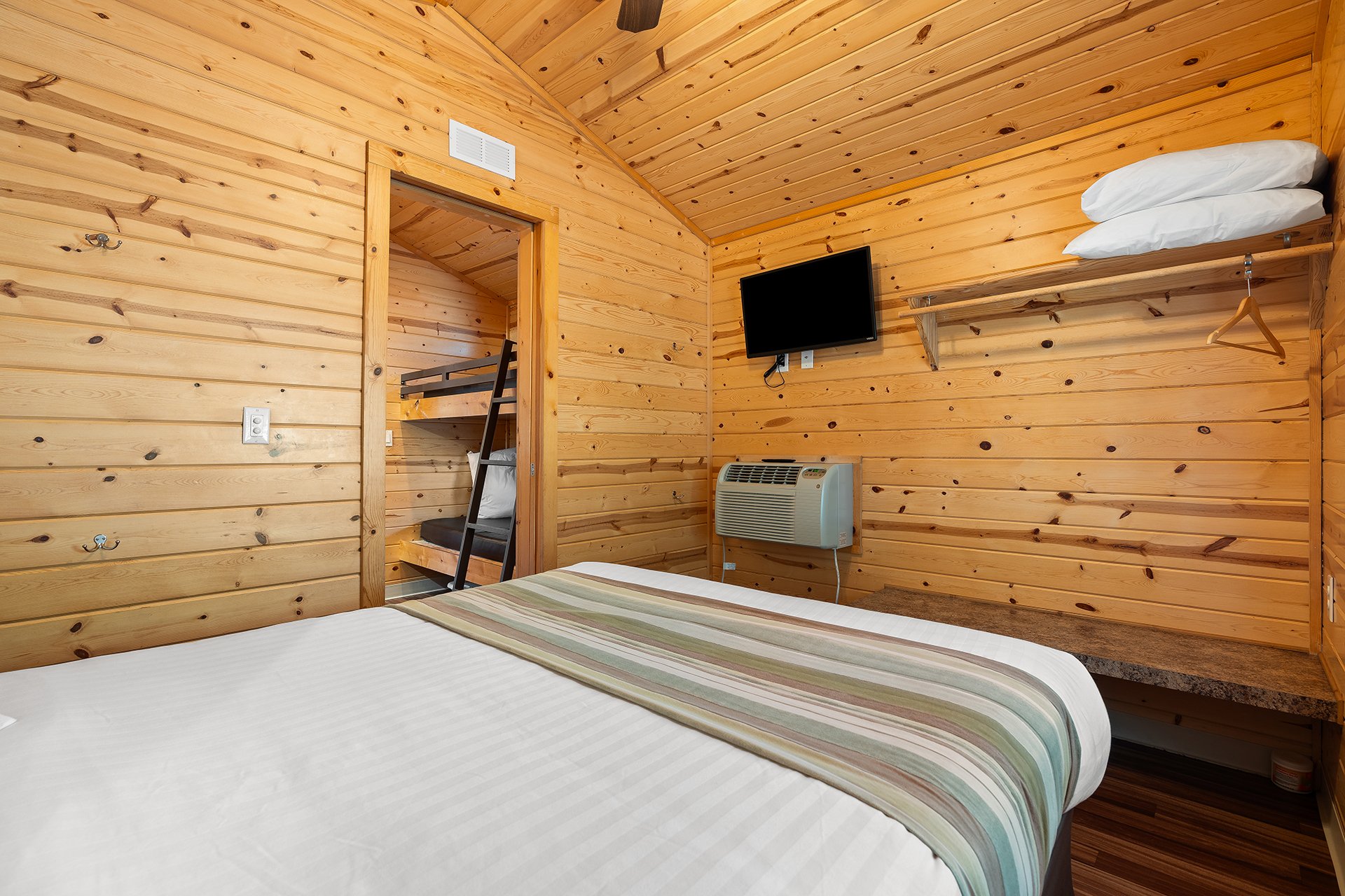 Deluxe Cabin, 2 Room (Full Bath with Tub & Shower) – Sleeps 6
