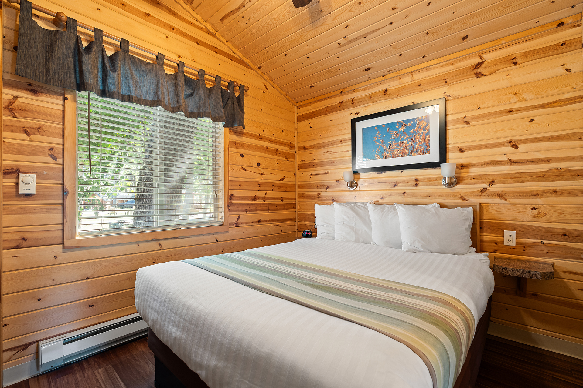Deluxe Cabin, 2 Room (Full Bath with Tub & Shower) – Sleeps 6