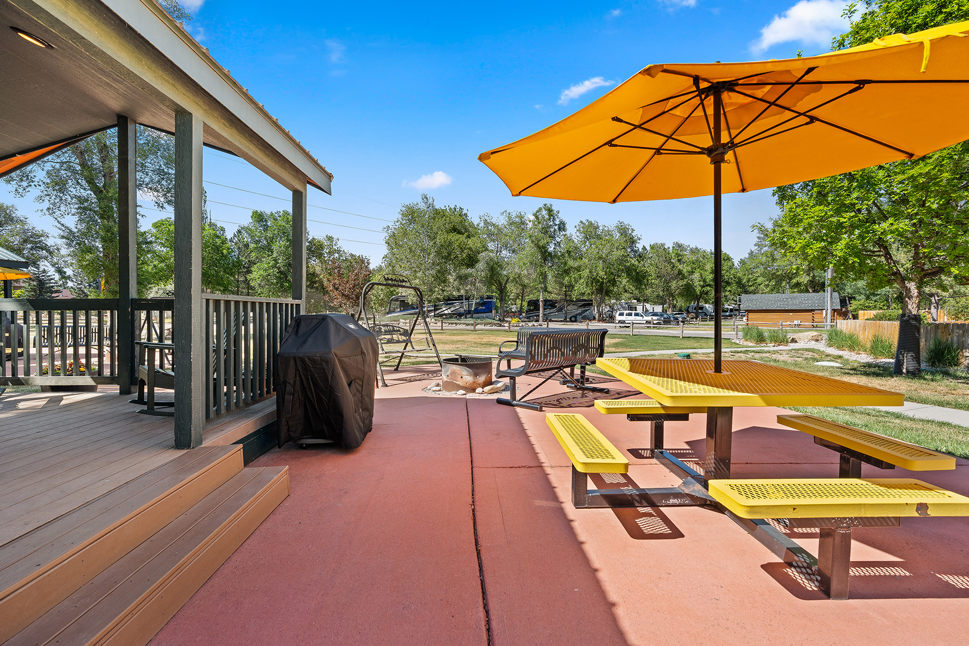 Deluxe Cabin, 2 Room (Full Bath with Tub & Shower) – Sleeps 6