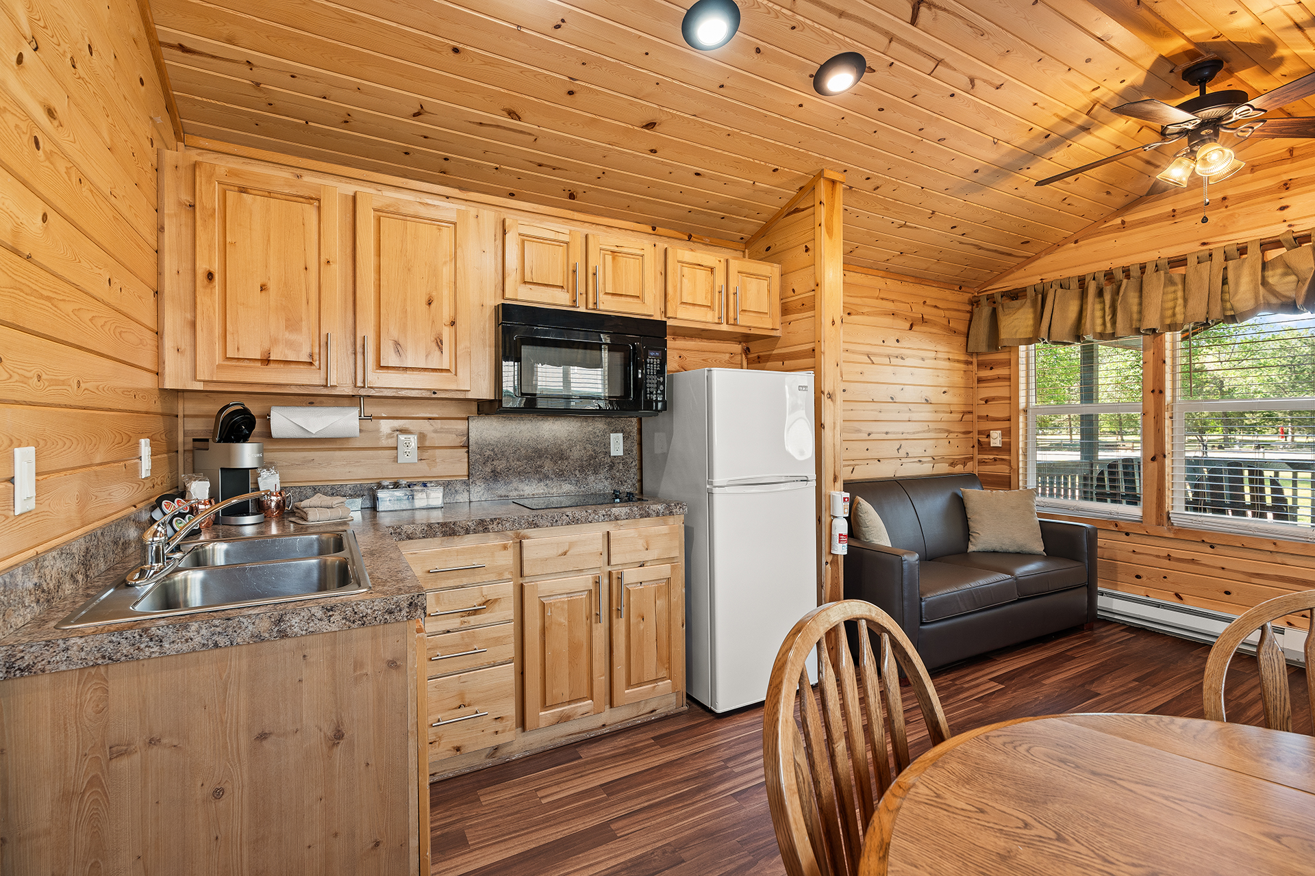 Deluxe Cabin, 2 Room (Full Bath with Tub & Shower) – Sleeps 6